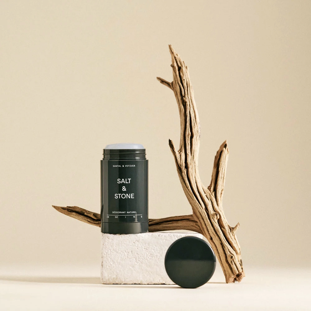 Натуральний гелевий дезодорант для чутливої шкіри з ароматом сандалового дерева та ветиверу Natural Deodorant Gel Santal & Vetiver - Formula № 2 (Sensitive Skin) SALT & STONE Вага 75 г — фото 4