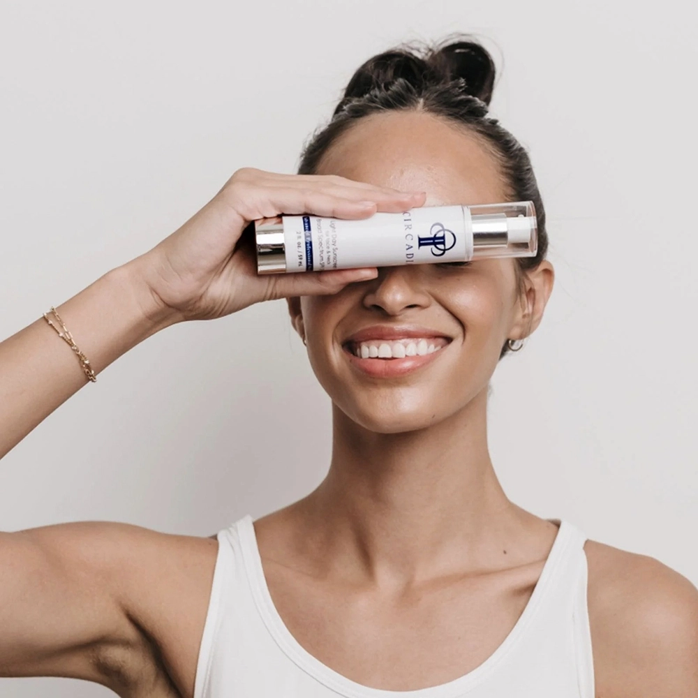 Денний крем для обличчя з SPF 37 Light Day Sunscreen Broad Spectrum SPF 37 CIRCADIA Обʼєм 59 мл — фото 3
