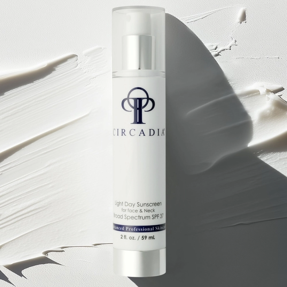 Денний крем для обличчя з SPF 37 Light Day Sunscreen Broad Spectrum SPF 37 CIRCADIA Обʼєм 59 мл — фото 6