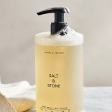 Антиоксидантний гель для душу з ароматом сандалового дерева та ветиверу Body Wash Santal & Vetiver SALT & STONE Обʼєм 450 мл — фото 7
