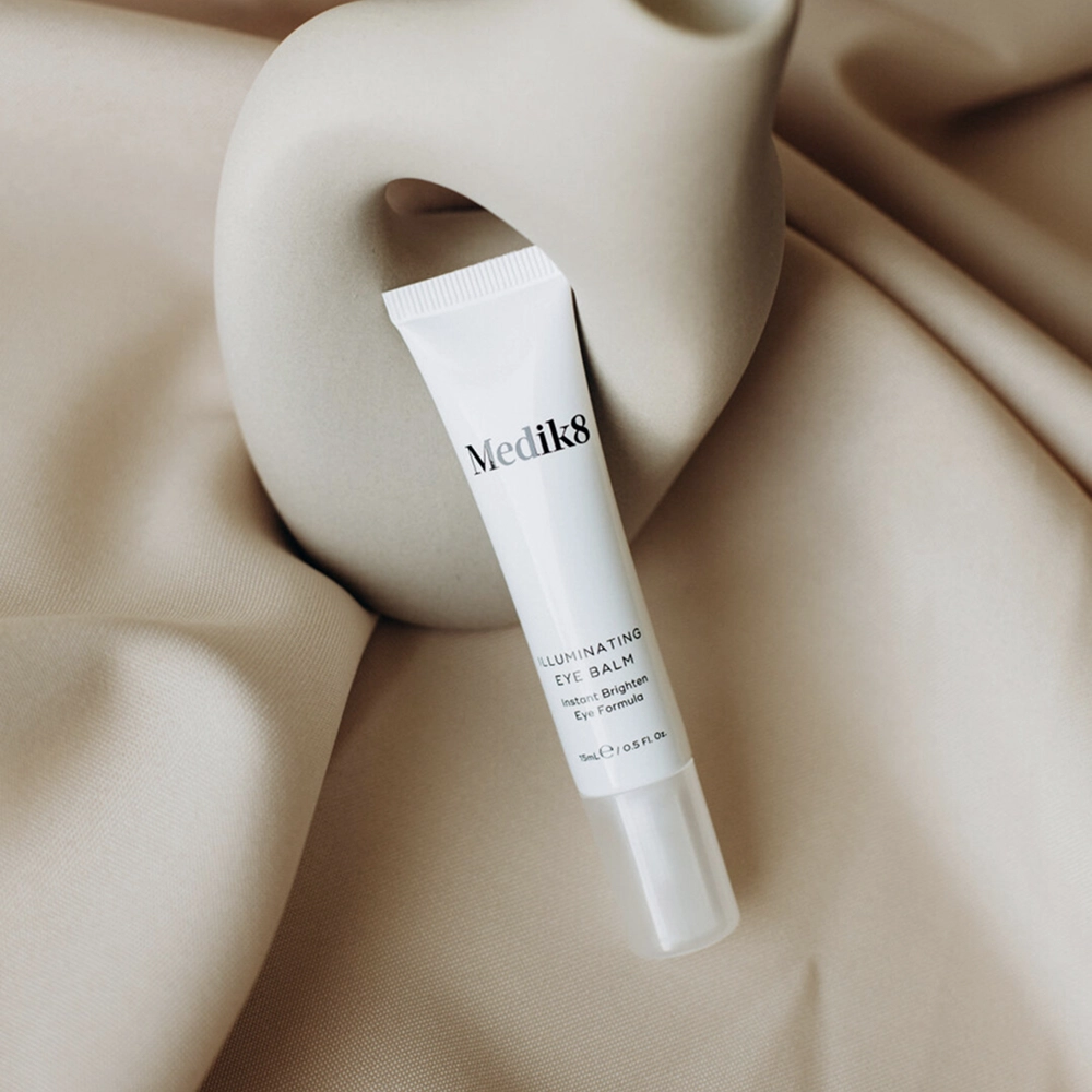 Освітлюючий бальзам-консилер для шкіри навколо очей Illuminating Eye Balm MEDIK8 Обʼєм 15 мл — фото 4