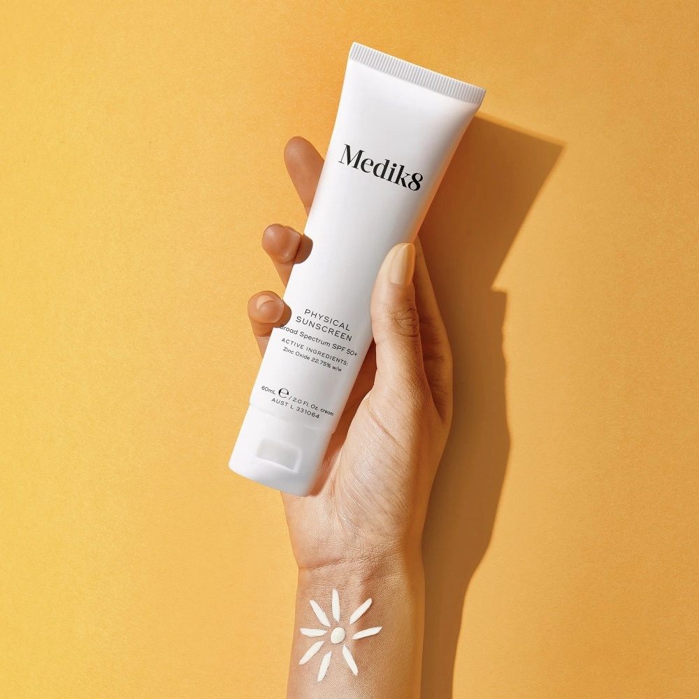 Солнцезащитный крем с физическим фактором SPF50 Physical Sunscreen SPF 50 MEDIK8 Объем 60 мл — фото 4