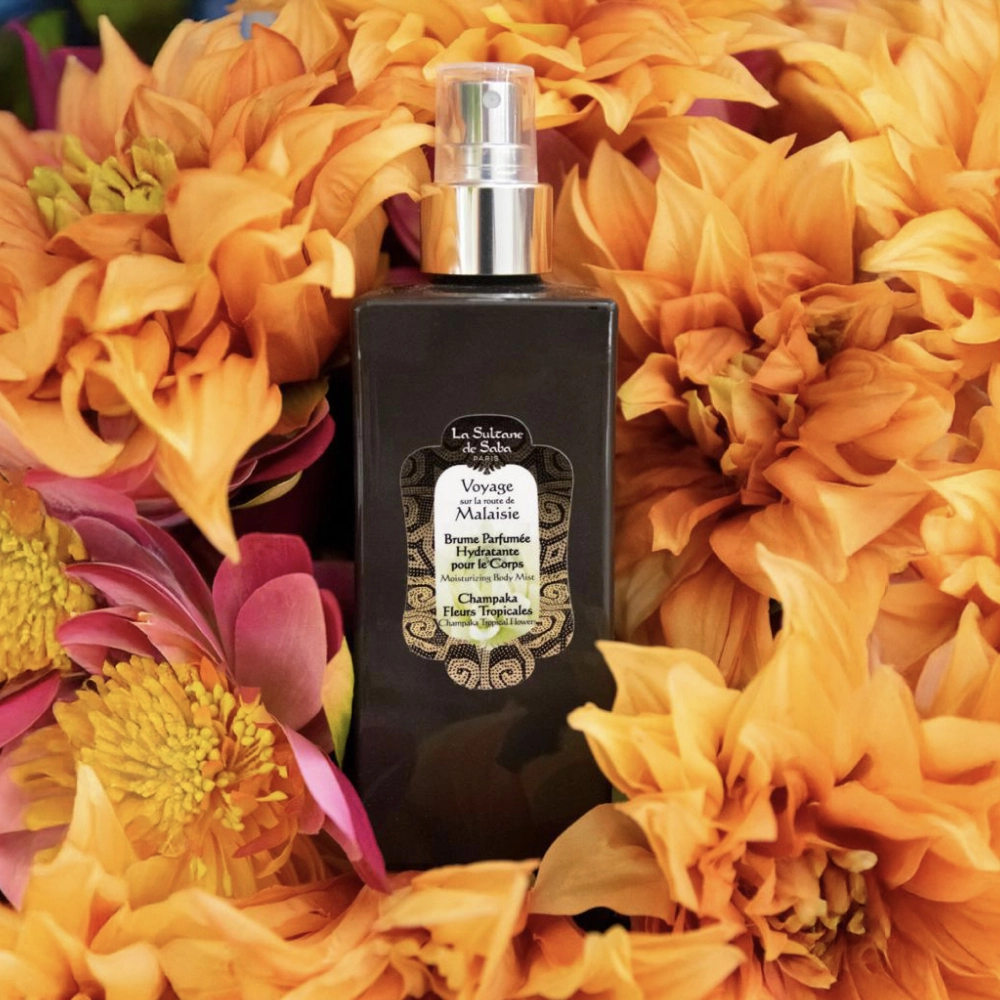 Зволожуючий спрей для тіла Жасмин і Тропічні Квіти Body Mist Moisturizing Jasmine and Tropical Flower LA SULTANE DE SABA Обʼєм 200 мл — фото 2