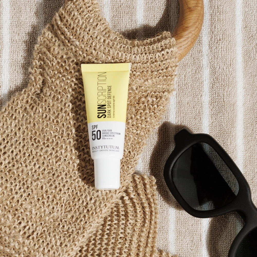 Солнцезащитный крем с осветляющим эффектом Sunscription Dark Spot Defence SPF 50 INSTYTUTUM Объем 10 мл — фото 3