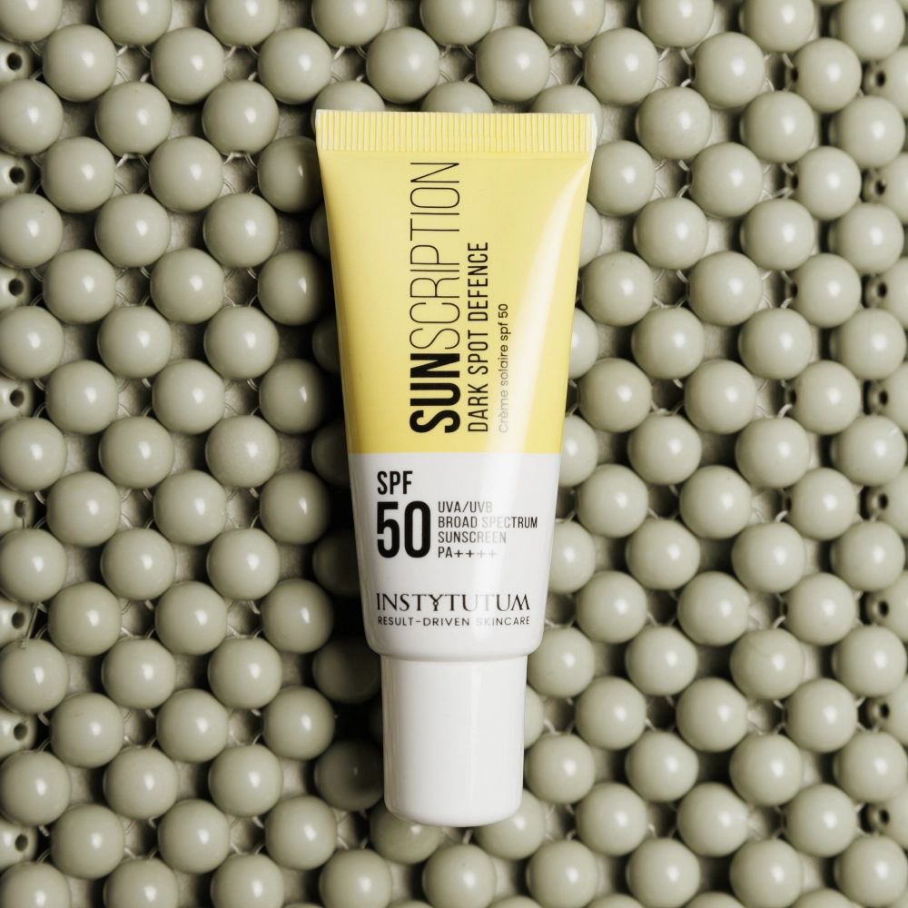 Солнцезащитный крем с осветляющим эффектом Sunscription Dark Spot Defence SPF 50 INSTYTUTUM Объем 10 мл — фото 4