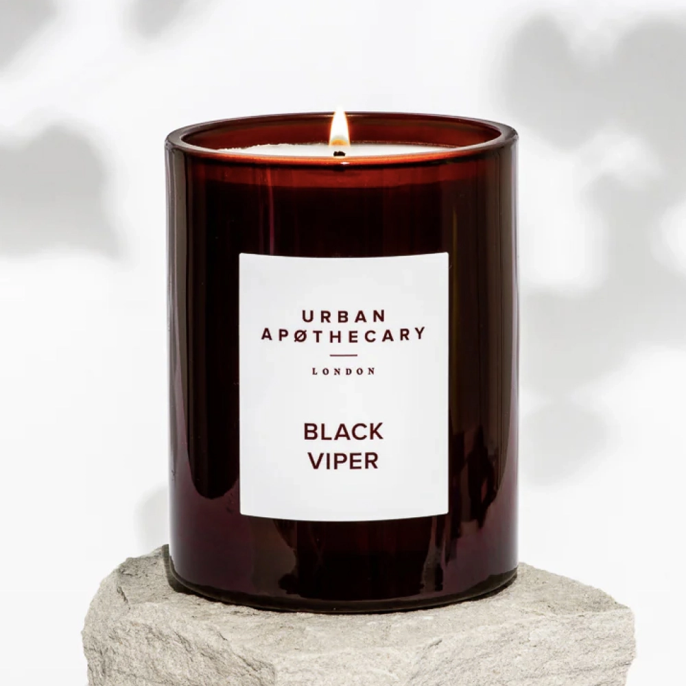 Ароматична свічка з ароматом шкіри, сандалу та димними нотами уда Black Viper URBAN APOTHECARY Вага 300 г — фото 2