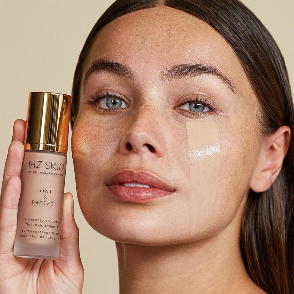 Зволожувальний тінт для обличчя з SPF 30 Tint & Protect SPF 30 MZ SKIN Обʼєм 30 мл — фото 3