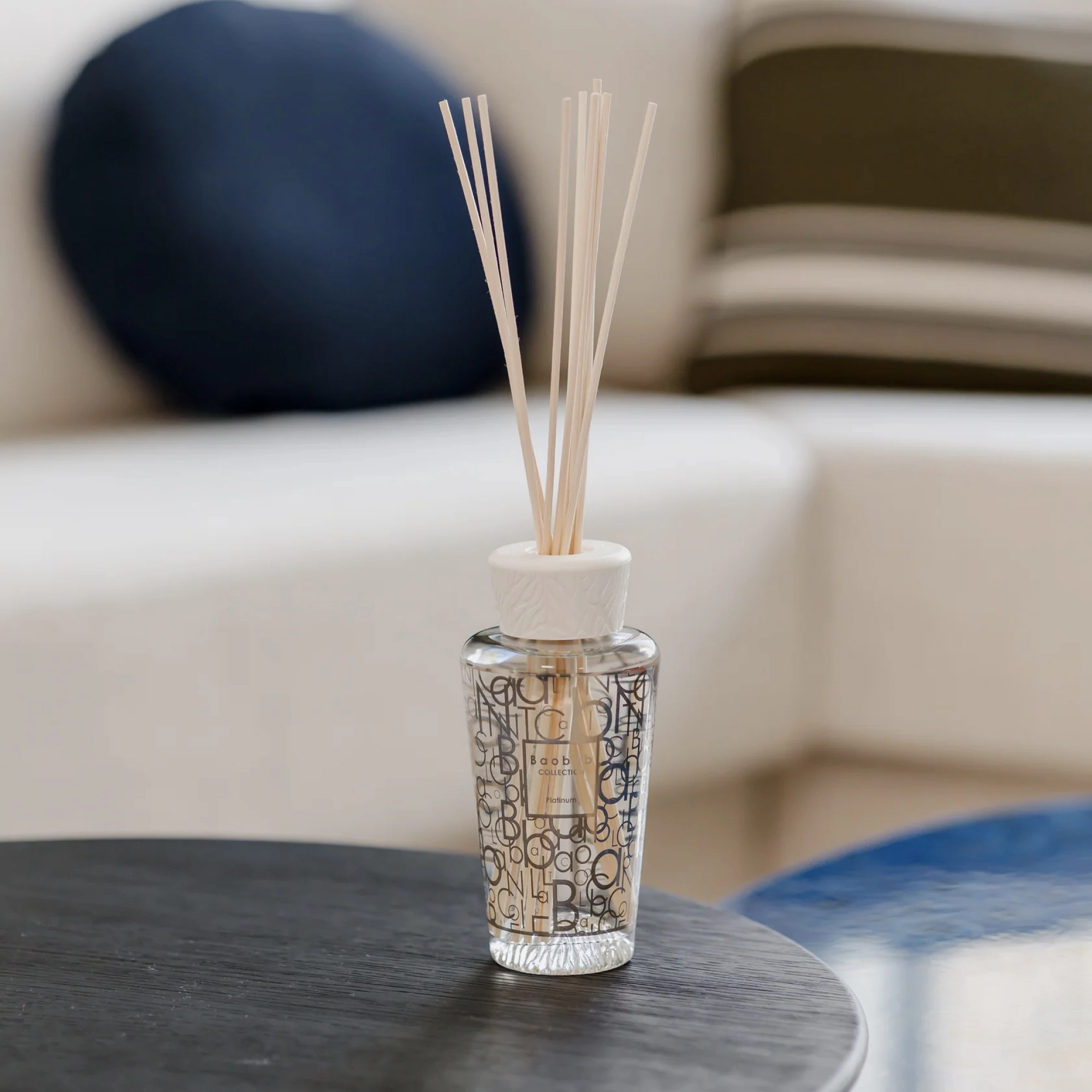 Аромадифузор з ароматом горіха, амбри та ветівера Diffuser My First Baobab Platinum BAOBAB COLLECTION Обʼєм 250 мл — фото 2