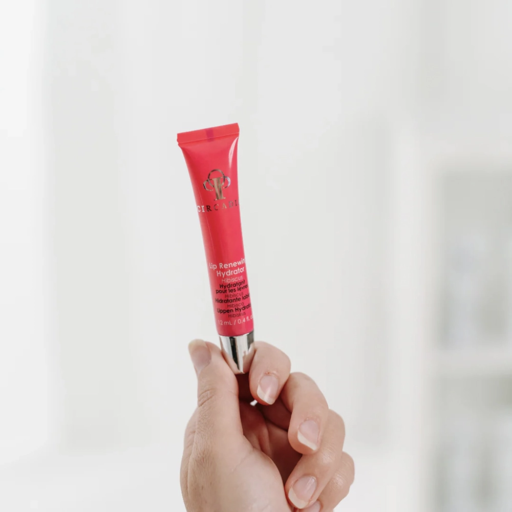 Бальзам для губ "Гібіскус" Lip Renewing Hydrator Hibiscus CIRCADIA Обʼєм 12 мл — фото 4