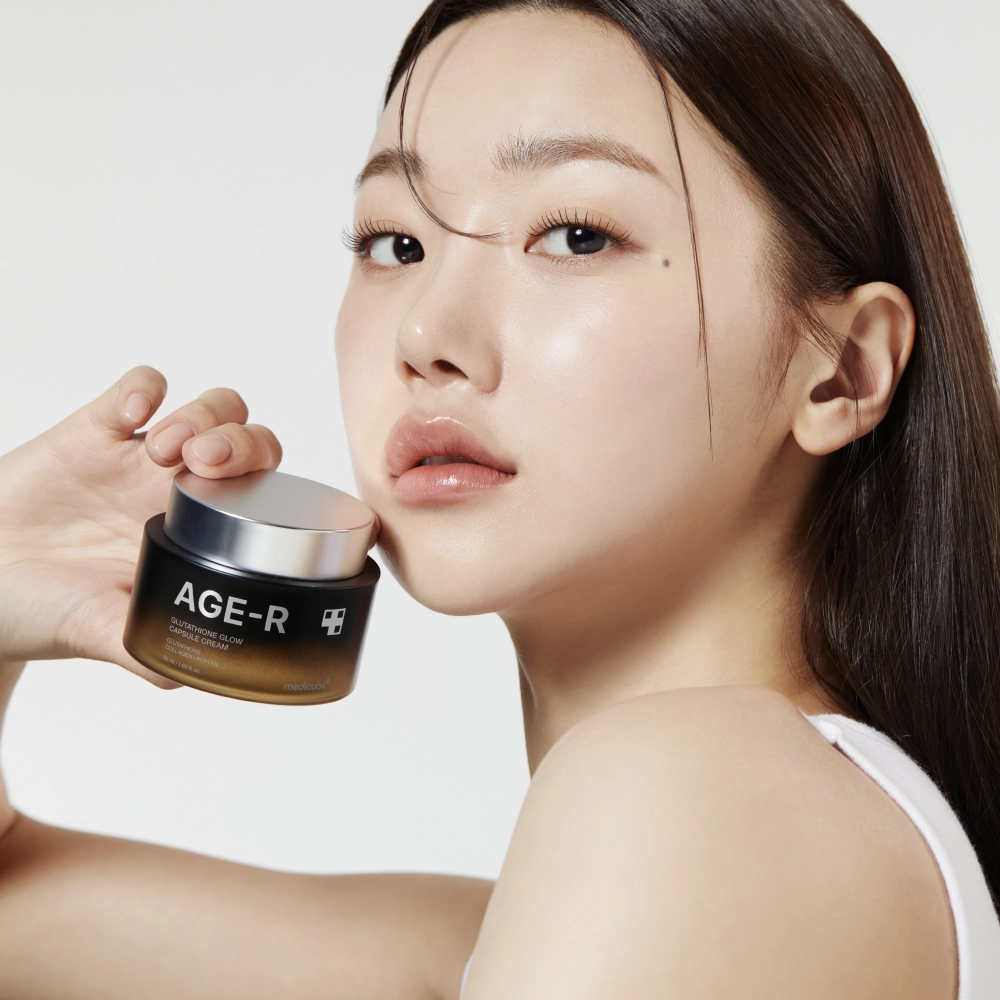 Увлажняющий гель-крем с капсулами глутатиона Age-r Glutathione Glow Capsule Cream MEDICUBE Объем 50 мл — фото 4