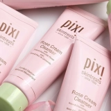 Ніжний крем для вмивання обличчя з рожевою олією Rose Cream Cleanser PIXI Обʼєм 135 мл — фото 3