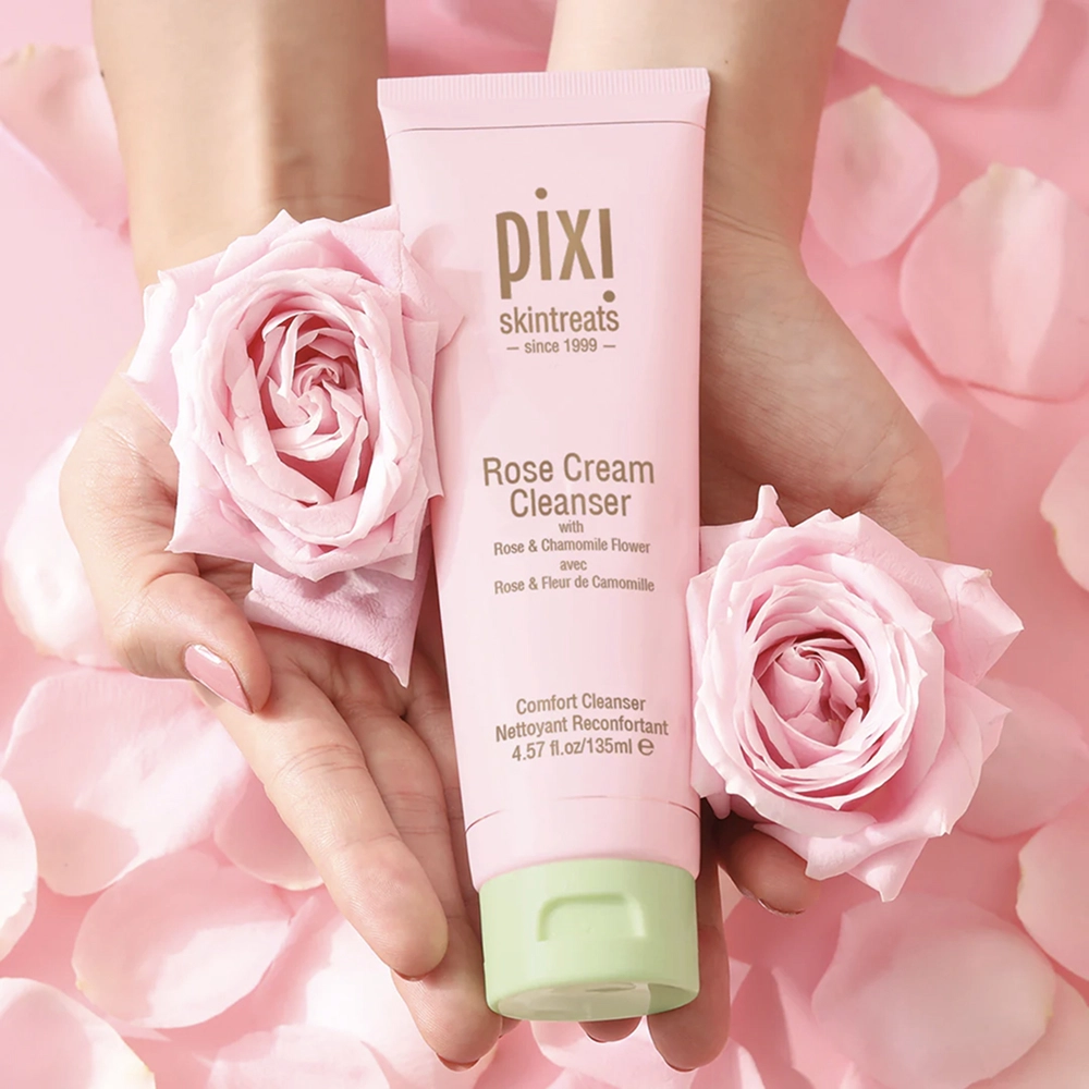 Ніжний крем для вмивання обличчя з рожевою олією Rose Cream Cleanser PIXI Обʼєм 135 мл — фото 4