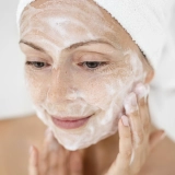 Очищувальна пінка для обличчя Vital Foaming Cleanser NUORI Обʼєм 30 мл — фото 3
