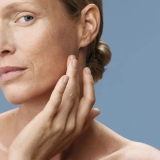 Лосьйон-мікропілінг для оновлення шкіри обличчя Sublime Skin Micropeel Lotion COMFORT ZONE Обʼєм 100 мл — фото 4