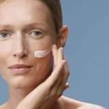 Увлажняющий лифтинг-крем для лица Sublime Skin Fluid Cream COMFORT ZONE Объем 60 мл — фото 3