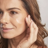 Прозорий мінеральний сонцезахисний флюїд Total Protection No-Show Mineral Sunscreen SPF 50 COLORESCIENCE Обʼєм 78 мл — фото 3