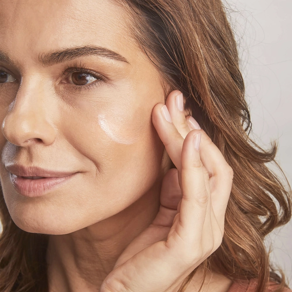 Прозорий мінеральний сонцезахисний флюїд Total Protection No-Show Mineral Sunscreen SPF 50 COLORESCIENCE Обʼєм 78 мл — фото 3