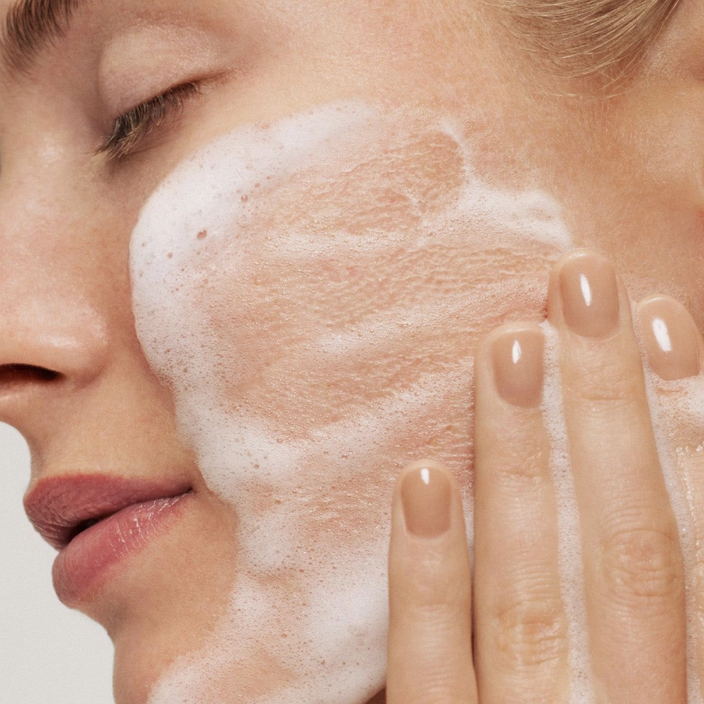 Очищувальний гель для чутливої шкіри Advanced Calming & Soothing Cleanser for Sensitive Skin REJURAN Обʼєм 150 мл — фото 3