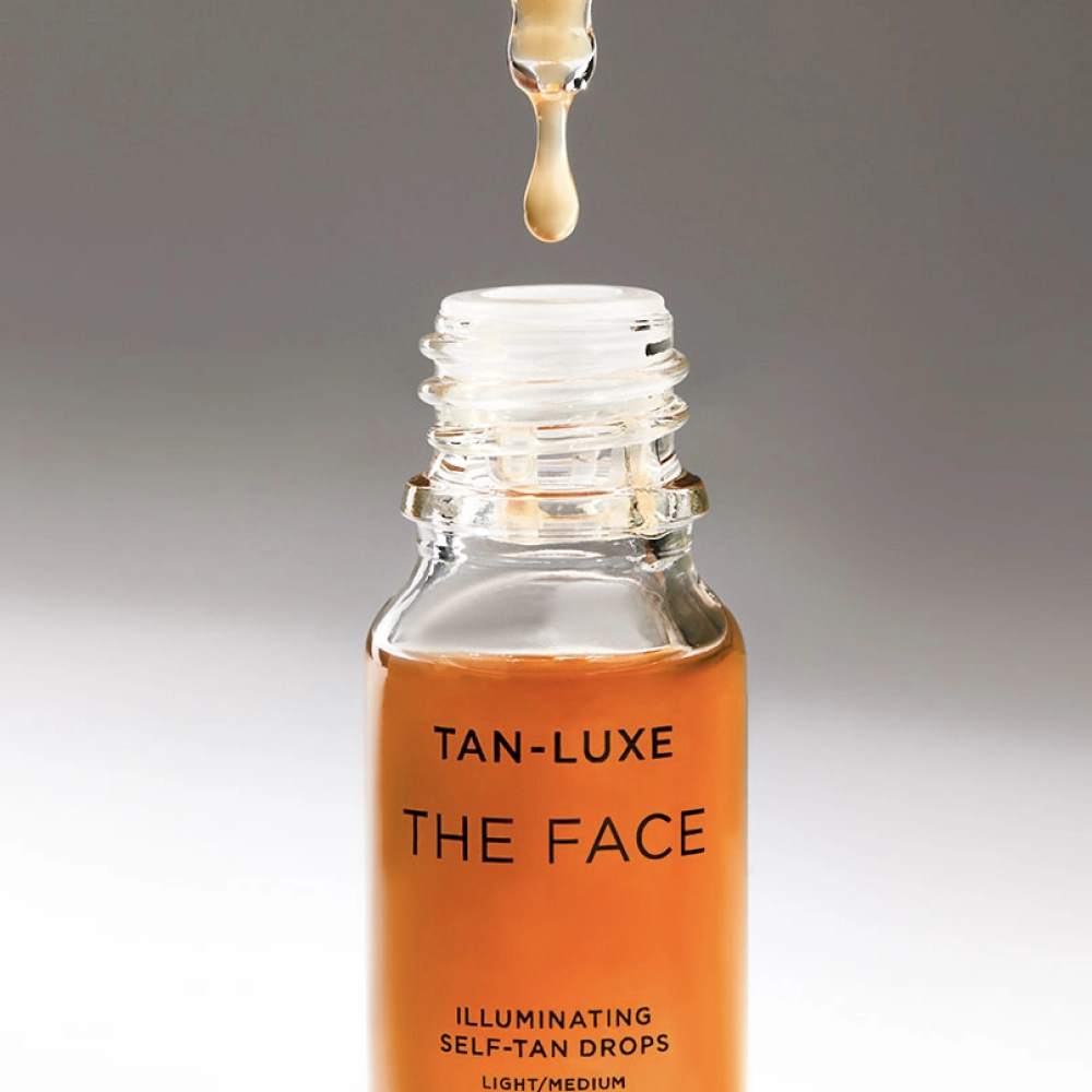 Краплі для автозасмаги обличчя The Face Illuminating Self-Tan Drops Light/Medium TAN-LUXE Обʼєм 10 мл — фото 4