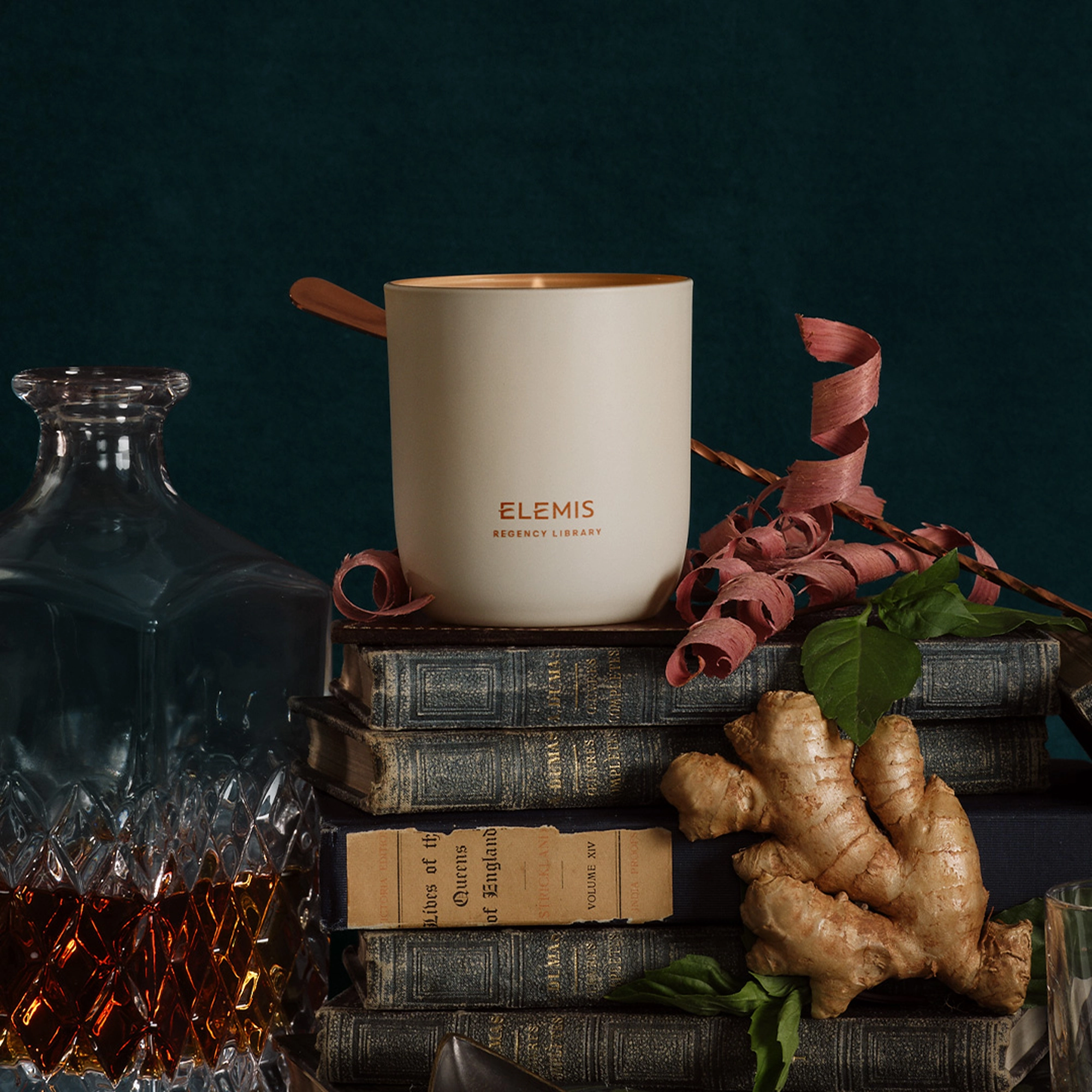 Аромасвічка Regency Library Candle ELEMIS Вага 220 г — фото 2