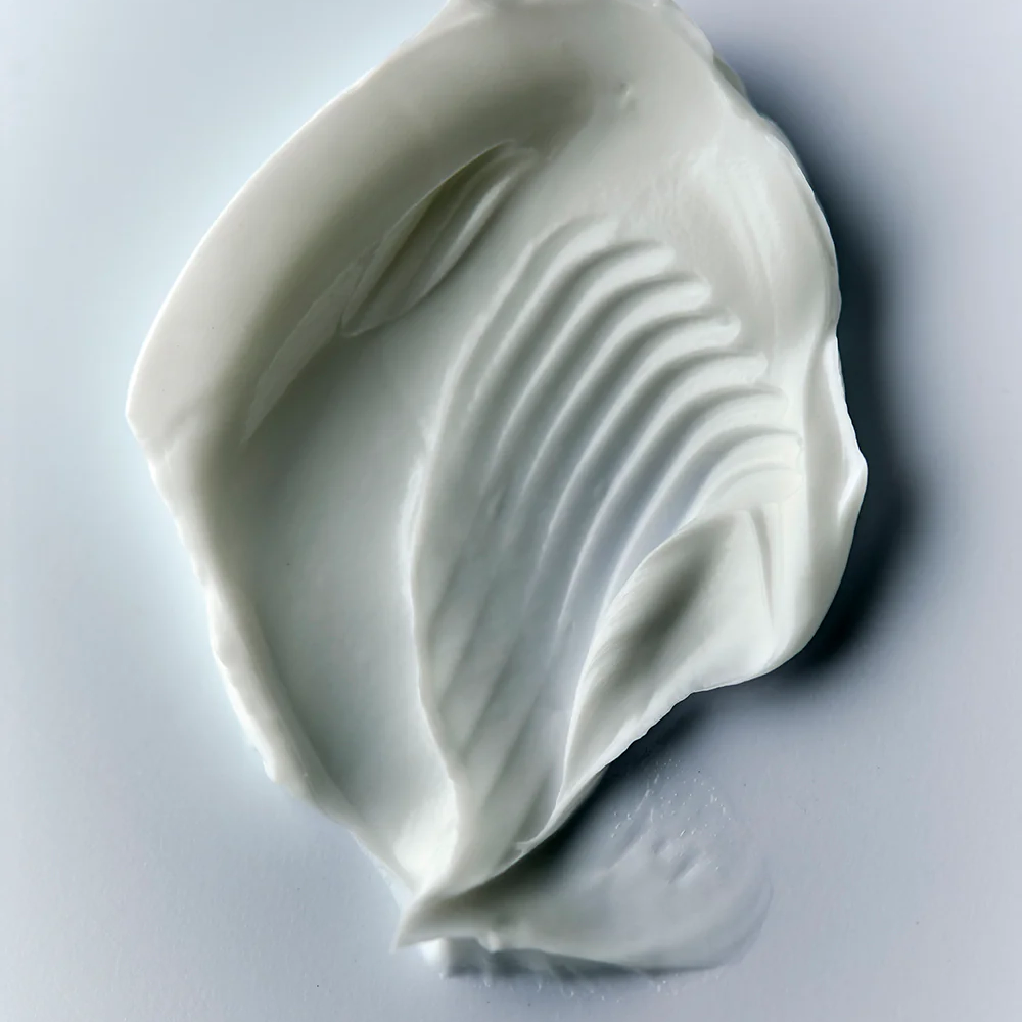 Зволожувальний лосьйон для тіла з ароматом шафрану та кедру Body Lotion Saffron & Cedar SALT & STONE Обʼєм 100 мл — фото 2