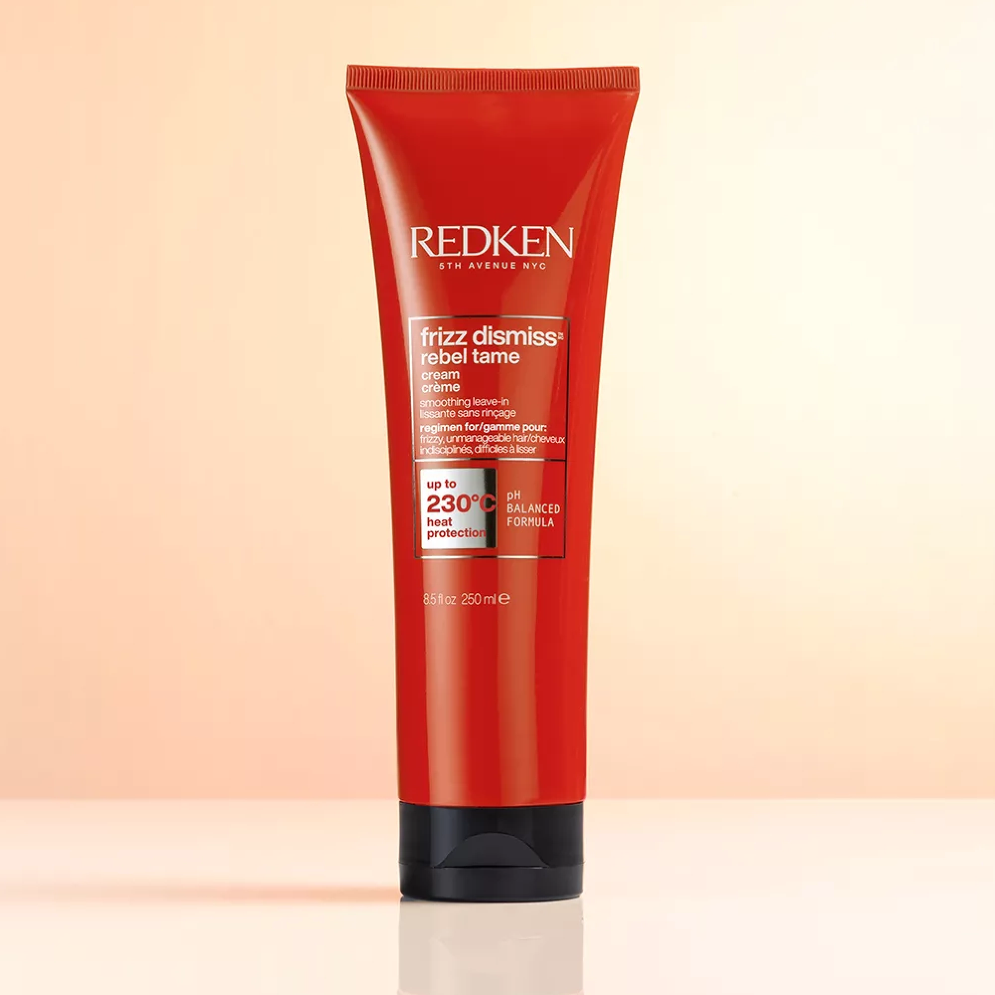 Незмивний крем для приборкання неслухняного волосся Frizz Dismiss Rebel Tame Leave-In Cream REDKEN Обʼєм 250 мл — фото 6