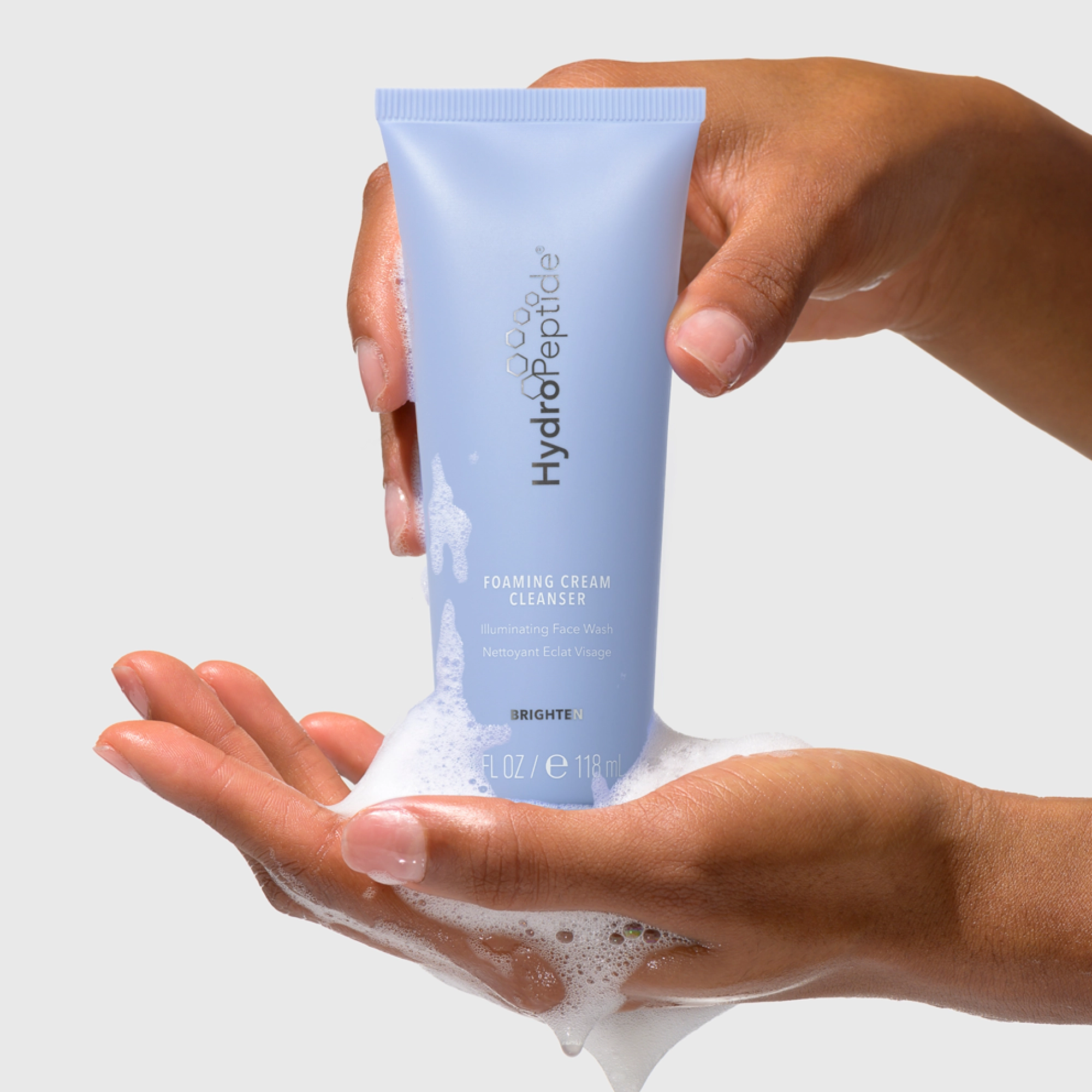 Осветляющее средство для умывания Foaming Cream Cleanser HYDROPEPTIDE Объем 118 мл — фото 3