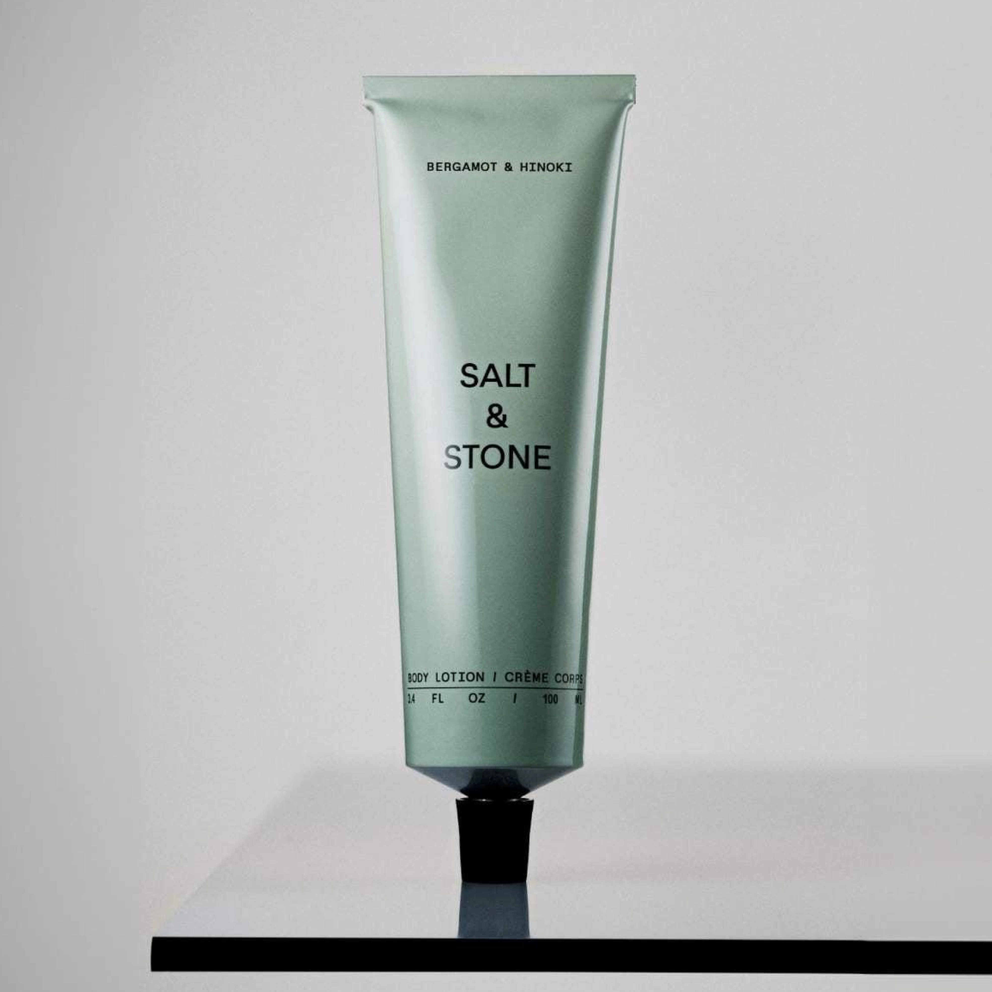 Зволожуючий лосьйон для тіла з ароматом бергамоту та хінокі Body Lotion Bergamot & Hinoki SALT & STONE Обʼєм 100 мл — фото 5