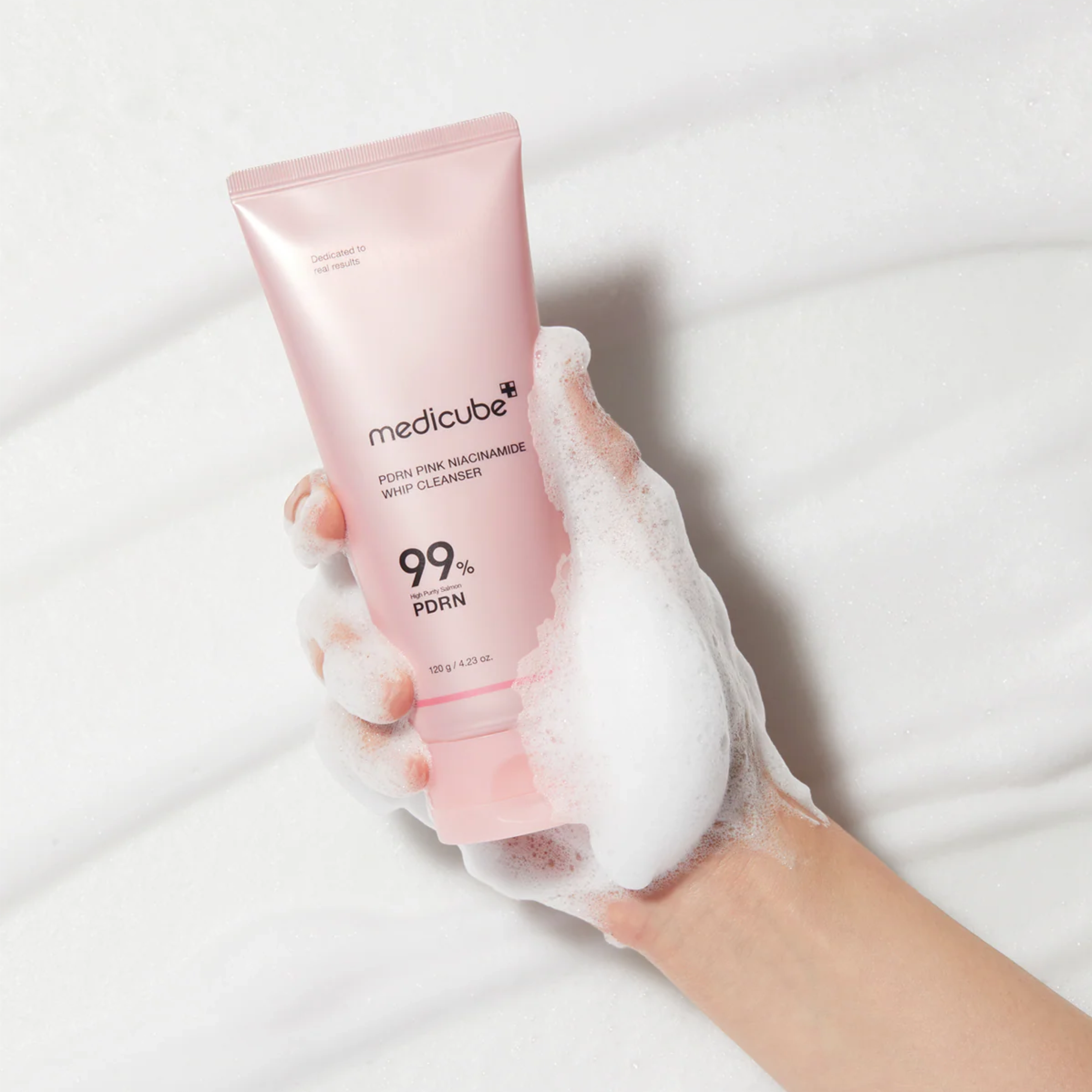 Очищувальна пінка з полінуклеотидами та ніацинамідом PDRN Pink Niacinamide Whip Cleanser MEDICUBE Обʼєм 120 мл — фото 3