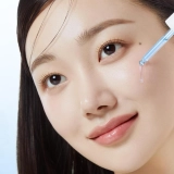 Мультипептидна зволожувальна сироватка для обличчя Hyaluronic Multi Peptide Serum MEDICUBE Обʼєм 30 мл — фото 3