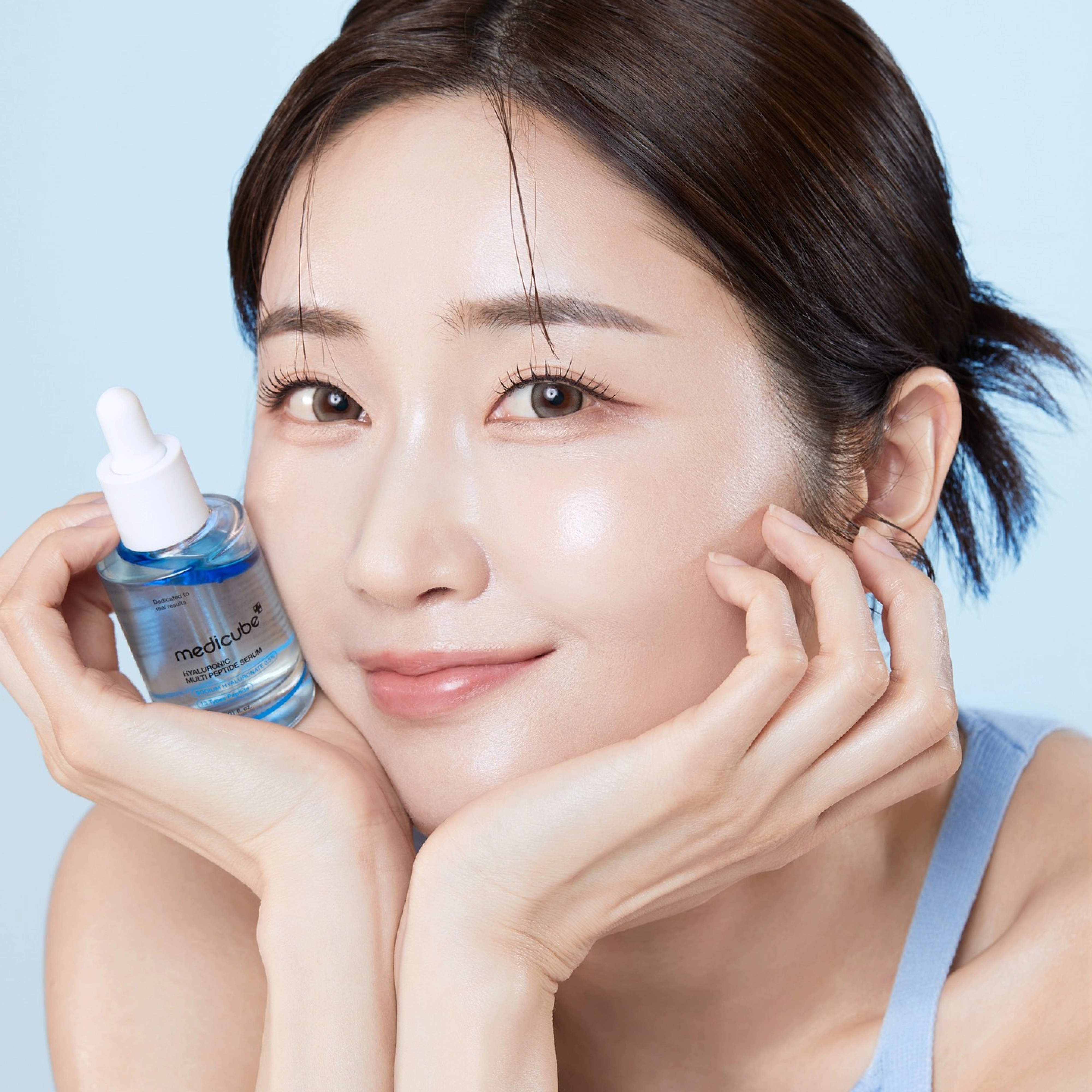 Мультипептидна зволожувальна сироватка для обличчя Hyaluronic Multi Peptide Serum MEDICUBE Обʼєм 30 мл — фото 8