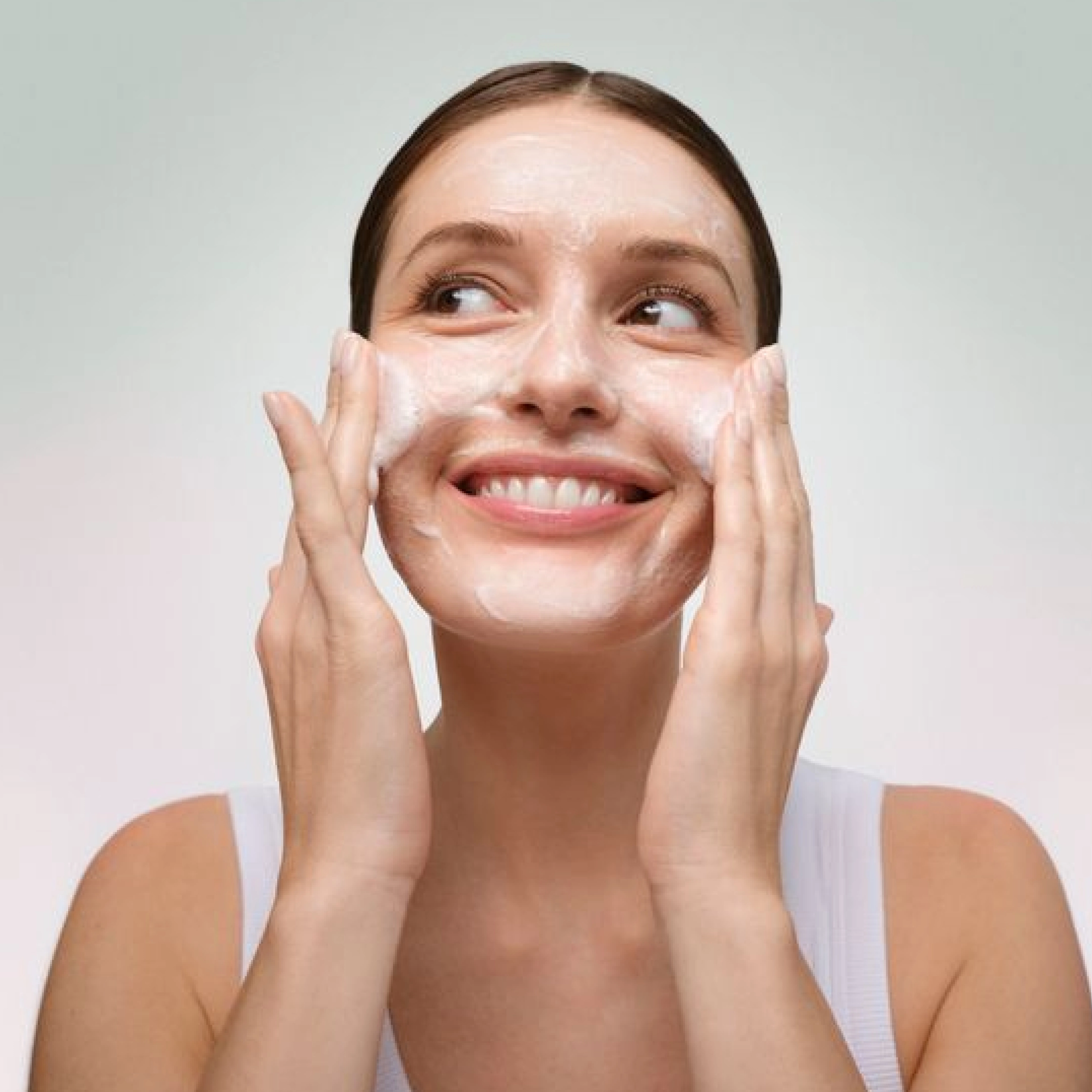 Увлажняющий мусс для ежедневного очищения кожи Pro-Collagen Hydrating Cleansing Mousse ELEMIS Объем 125 мл — фото 3