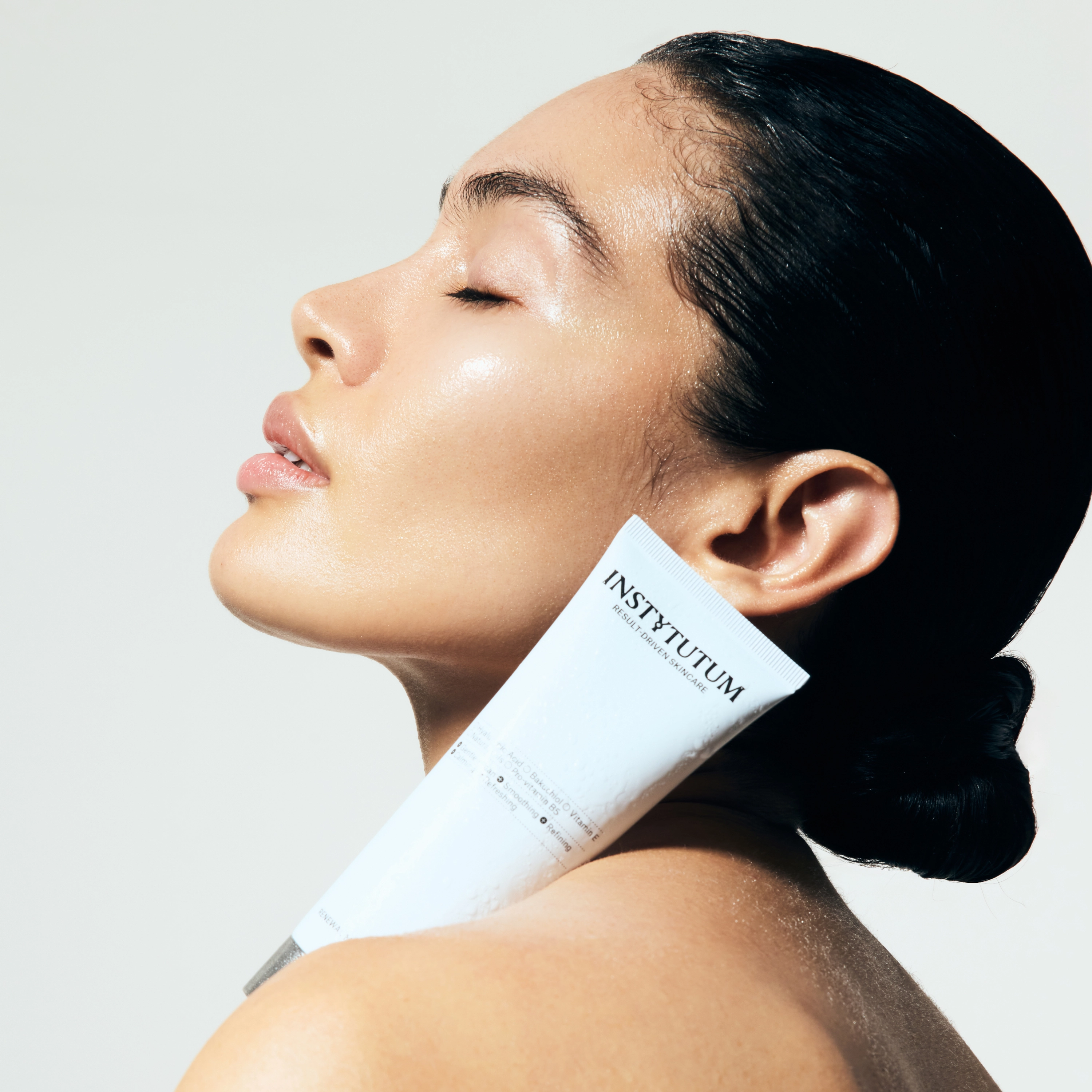Гідрофільна олія для делікатного очищення шкіри Renewal Melting Cleanser INSTYTUTUM Обʼєм 120 мл — фото 3