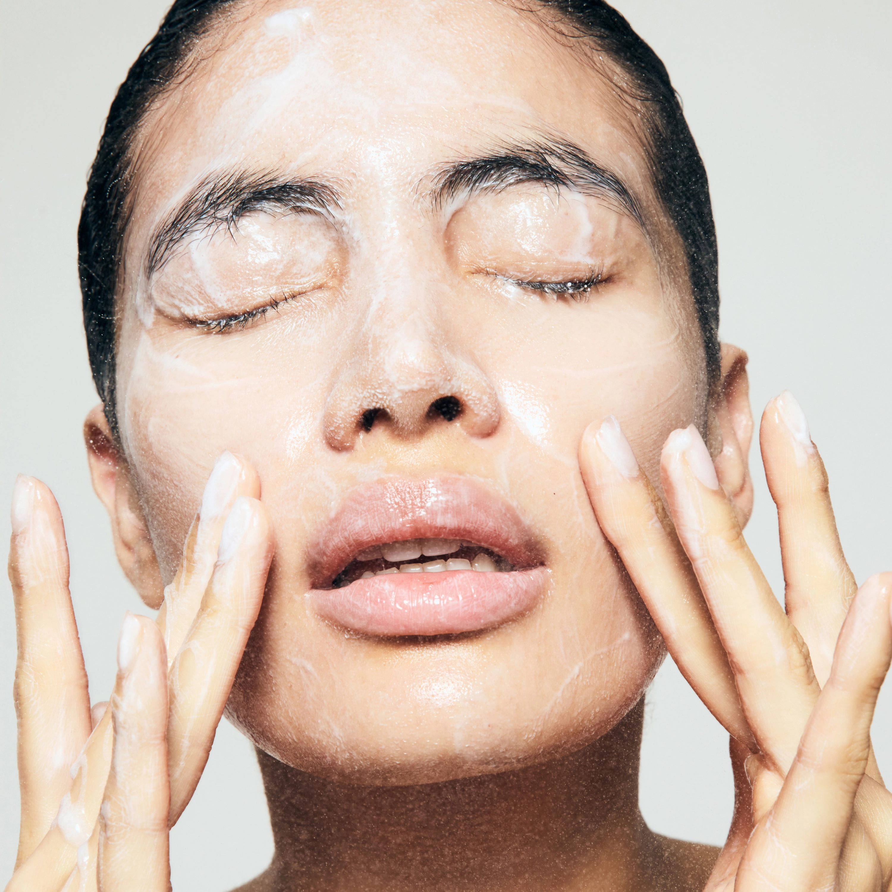 Гідрофільна олія для делікатного очищення шкіри Renewal Melting Cleanser INSTYTUTUM Обʼєм 120 мл — фото 4