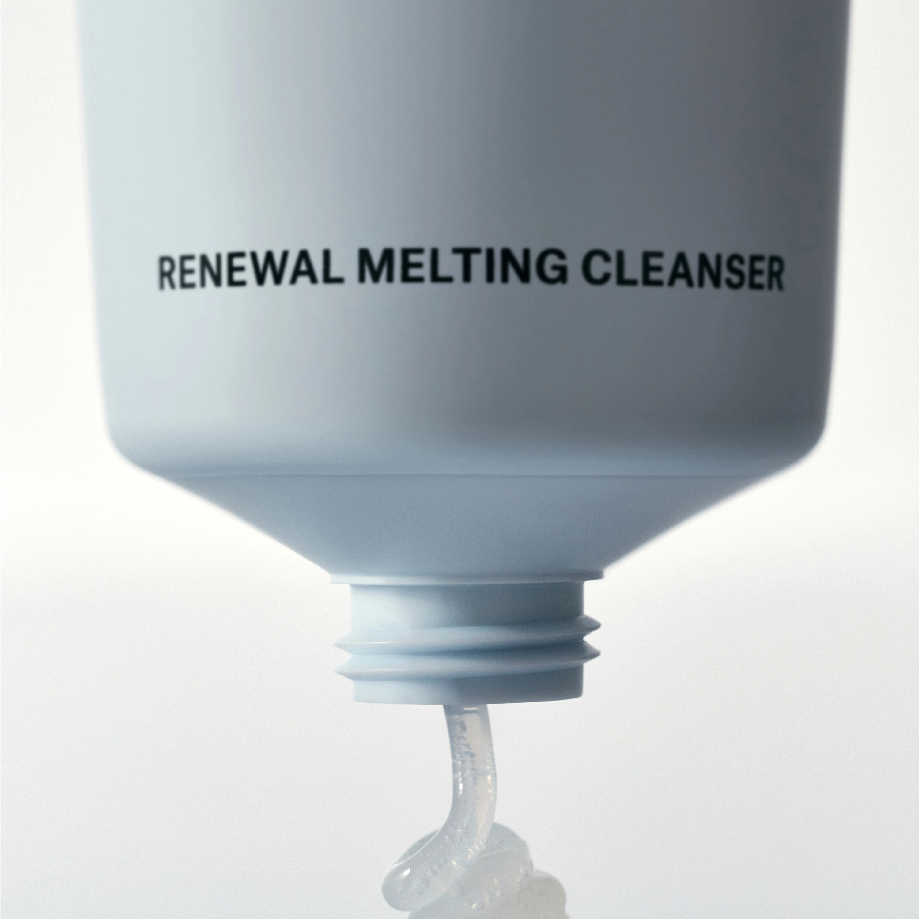 Гідрофільна олія для делікатного очищення шкіри Renewal Melting Cleanser INSTYTUTUM Обʼєм 120 мл — фото 2
