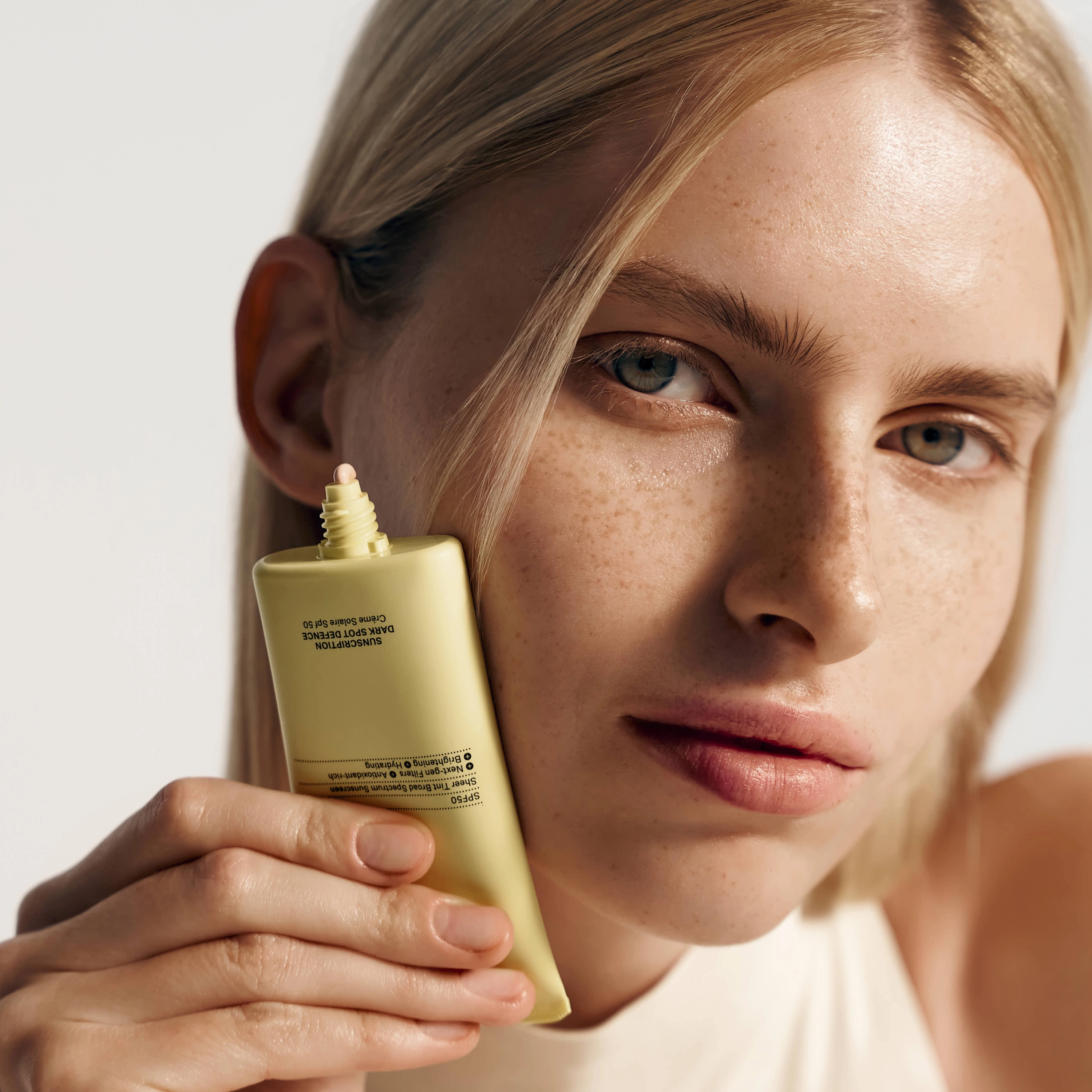 Сонцезахисний крем 3-в-1 Sunscription Dark Spot Defence SPF 50 INSTYTUTUM Обʼєм 50 мл — фото 4
