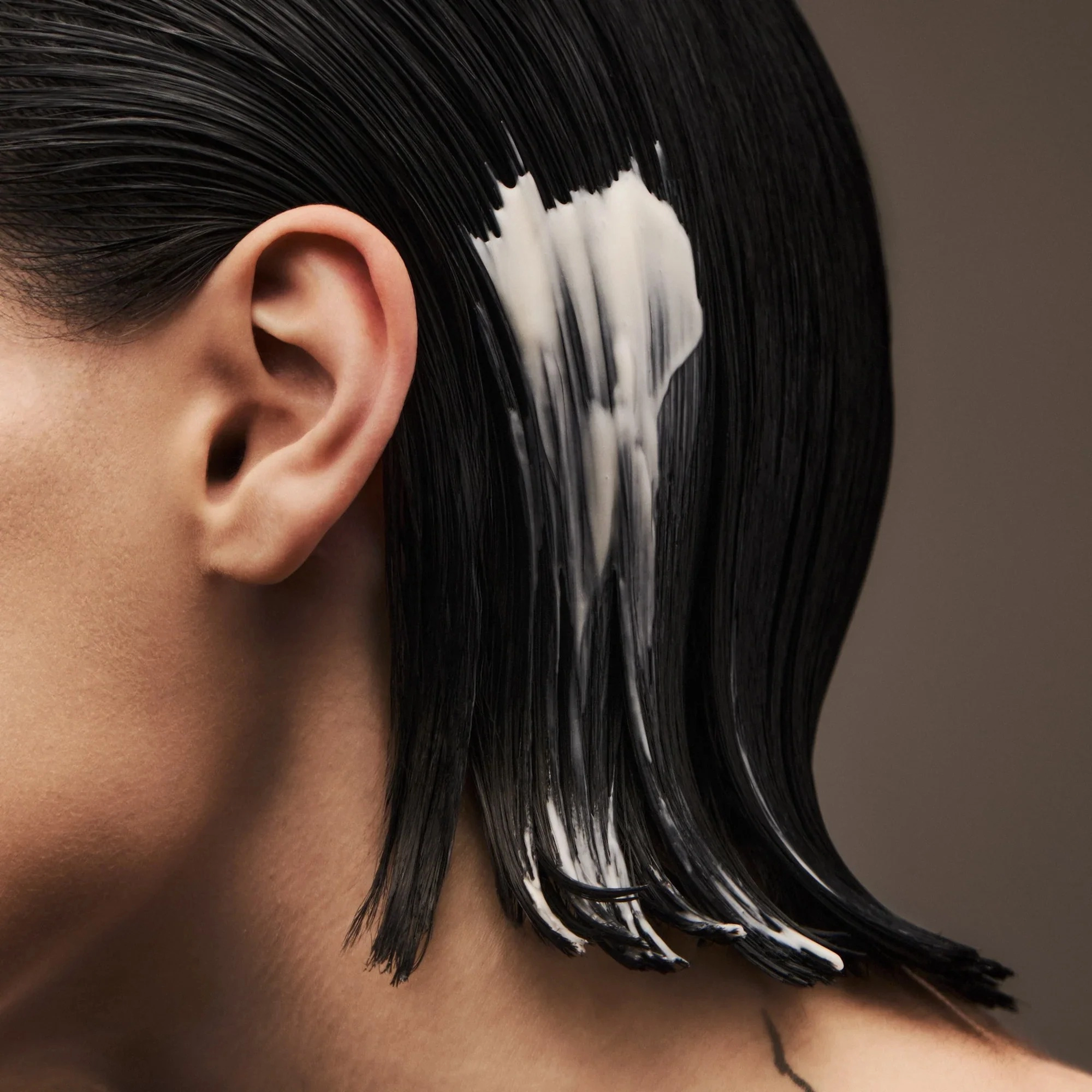 Ночной восстанавливающий крем для волос «Роскошь золота» Gold Lust Restorative Night Crème For Hair ORIBE Объем 150 мл — фото 3