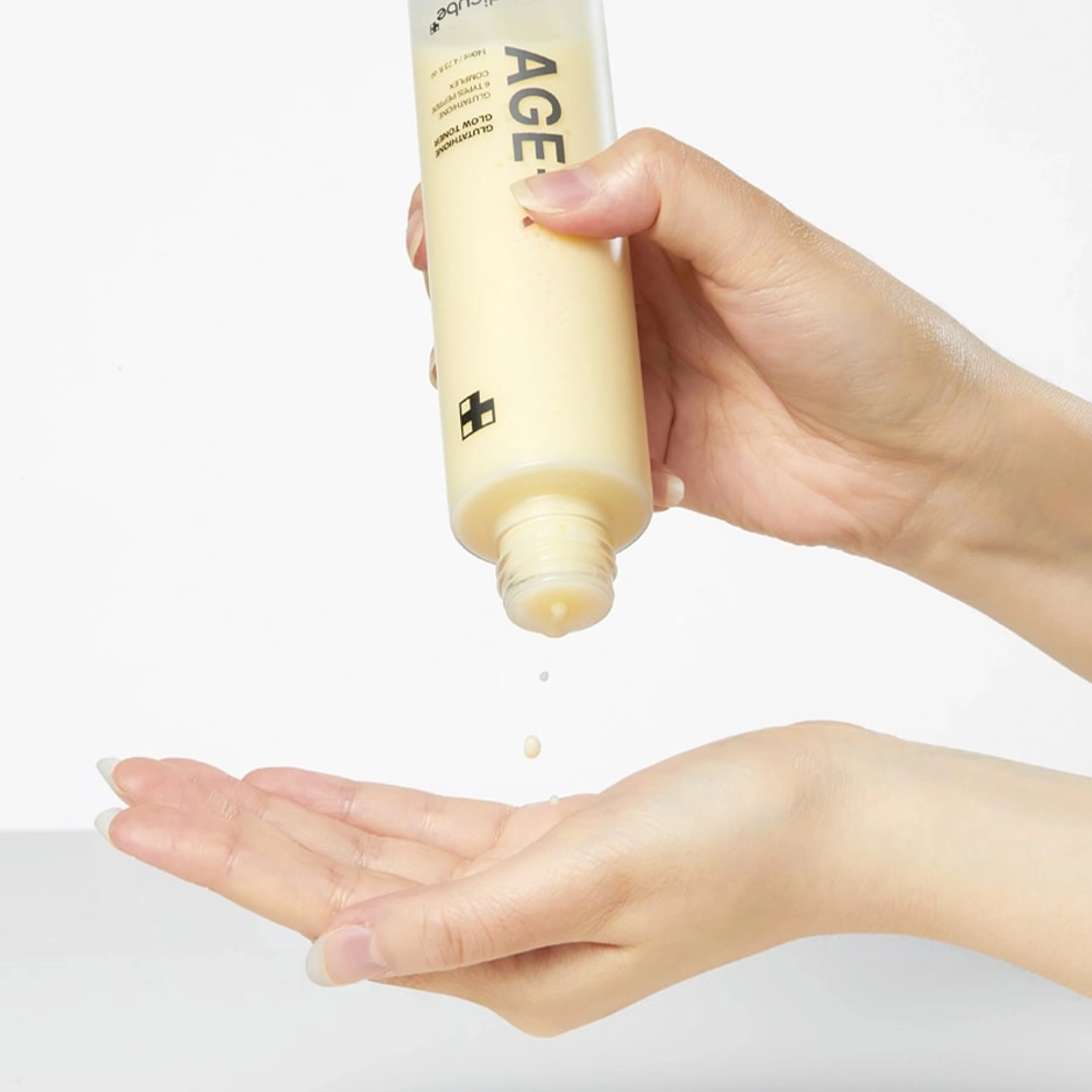 Тонер-молочко з глутатіоном для освітлення та сяйва AGE-R Glutathione Glow Toner MEDICUBE Обʼєм 140 мл — фото 4