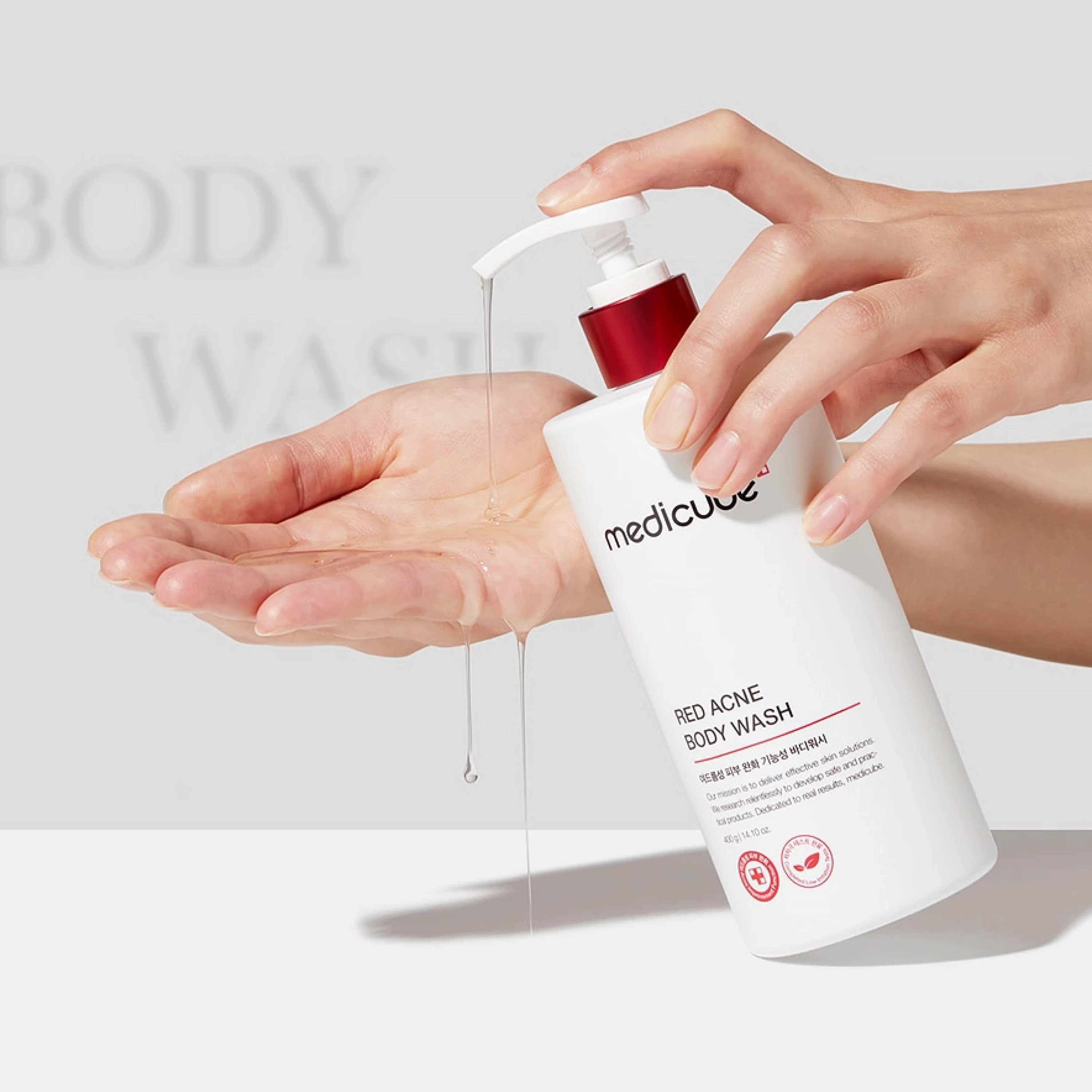 Протизапальний гель для душу з кислотами Red Acne Body Wash MEDICUBE Обʼєм 400 мл — фото 2