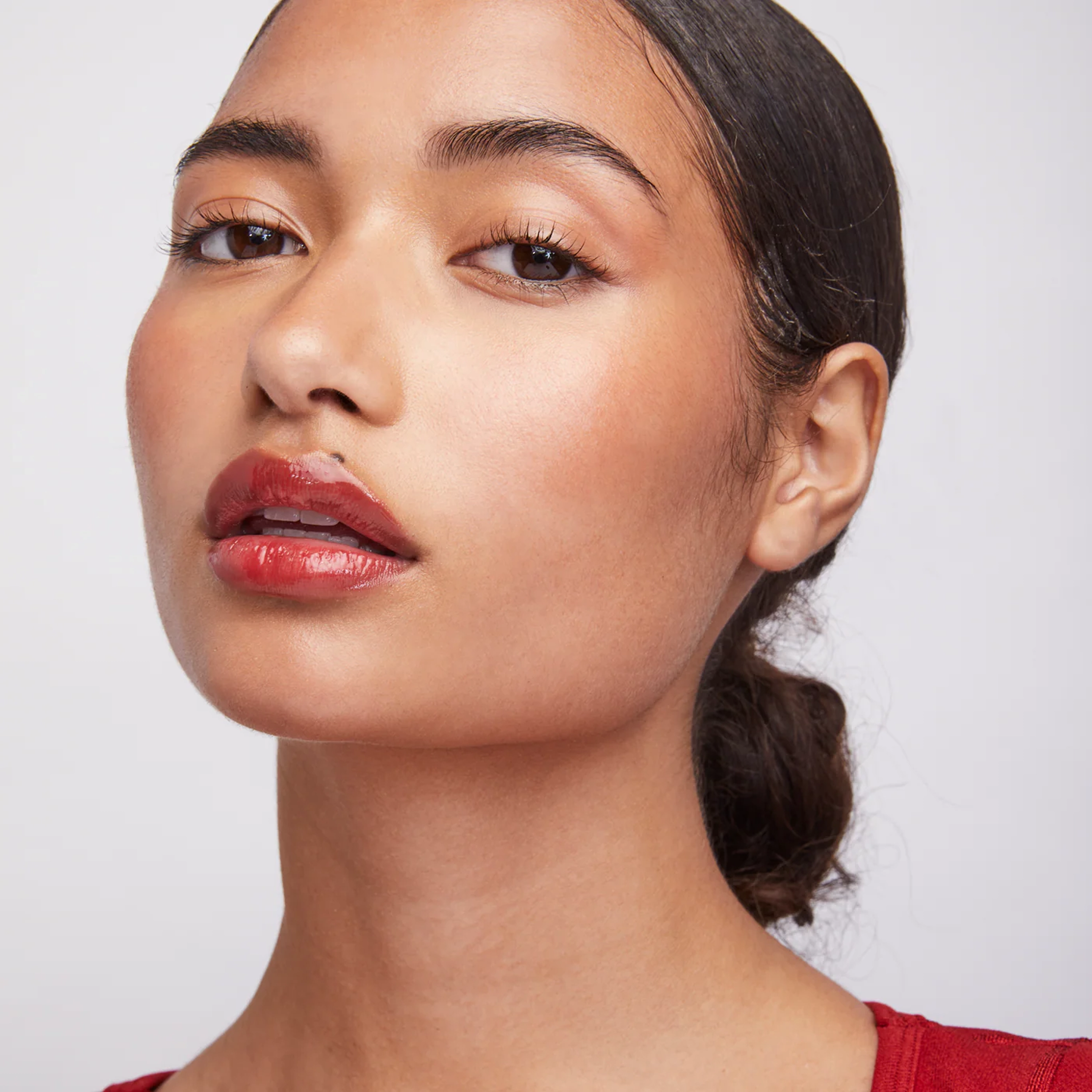 Блиск для губ з пептидами Peptide Lip Shine  SPF 30 COLORESCIENCE Відтінок Scarlet — фото 3