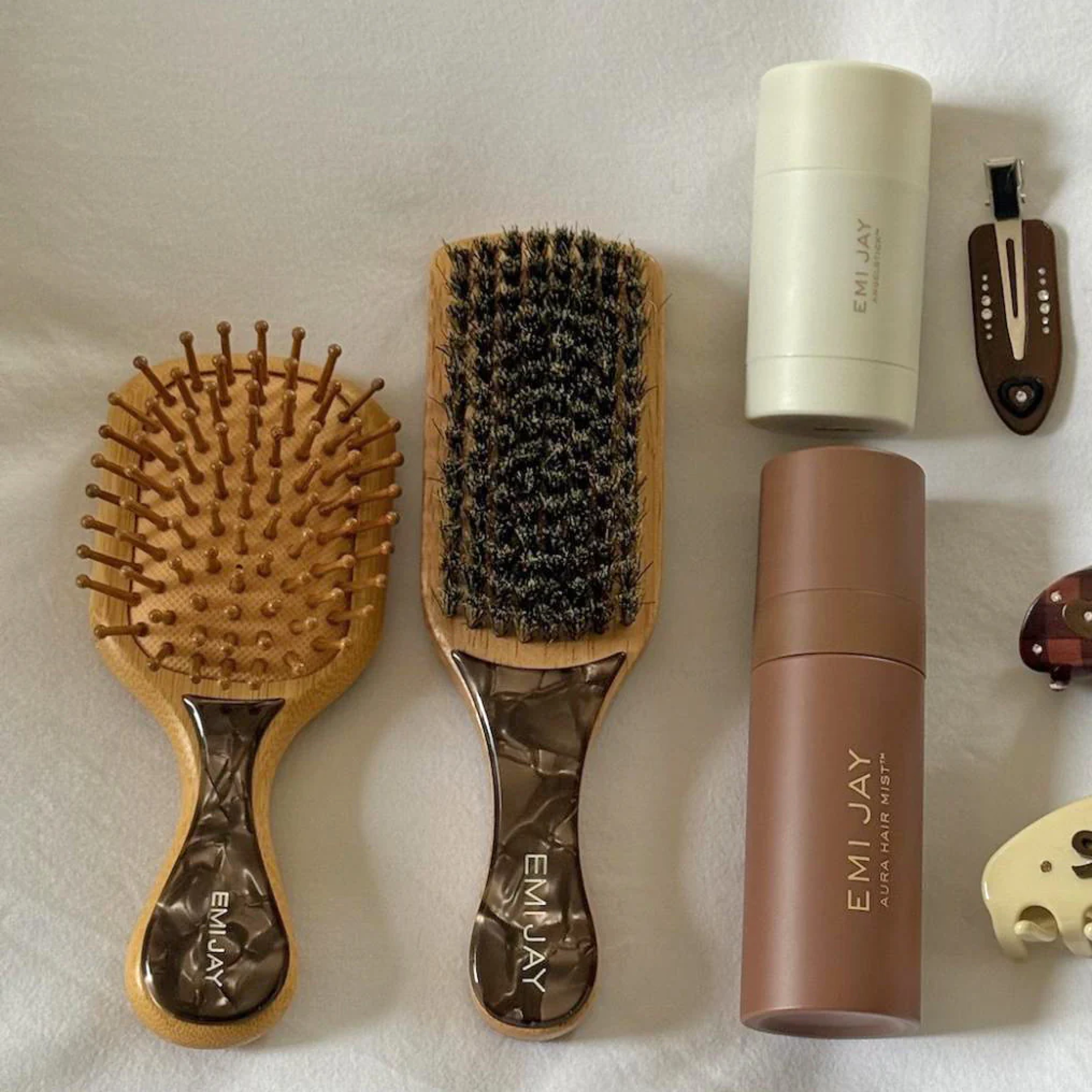 Мини бамбуковая расческа для волос Mini Bamboo Paddle Brush in Toasted Sugar EMI JAY — фото 7