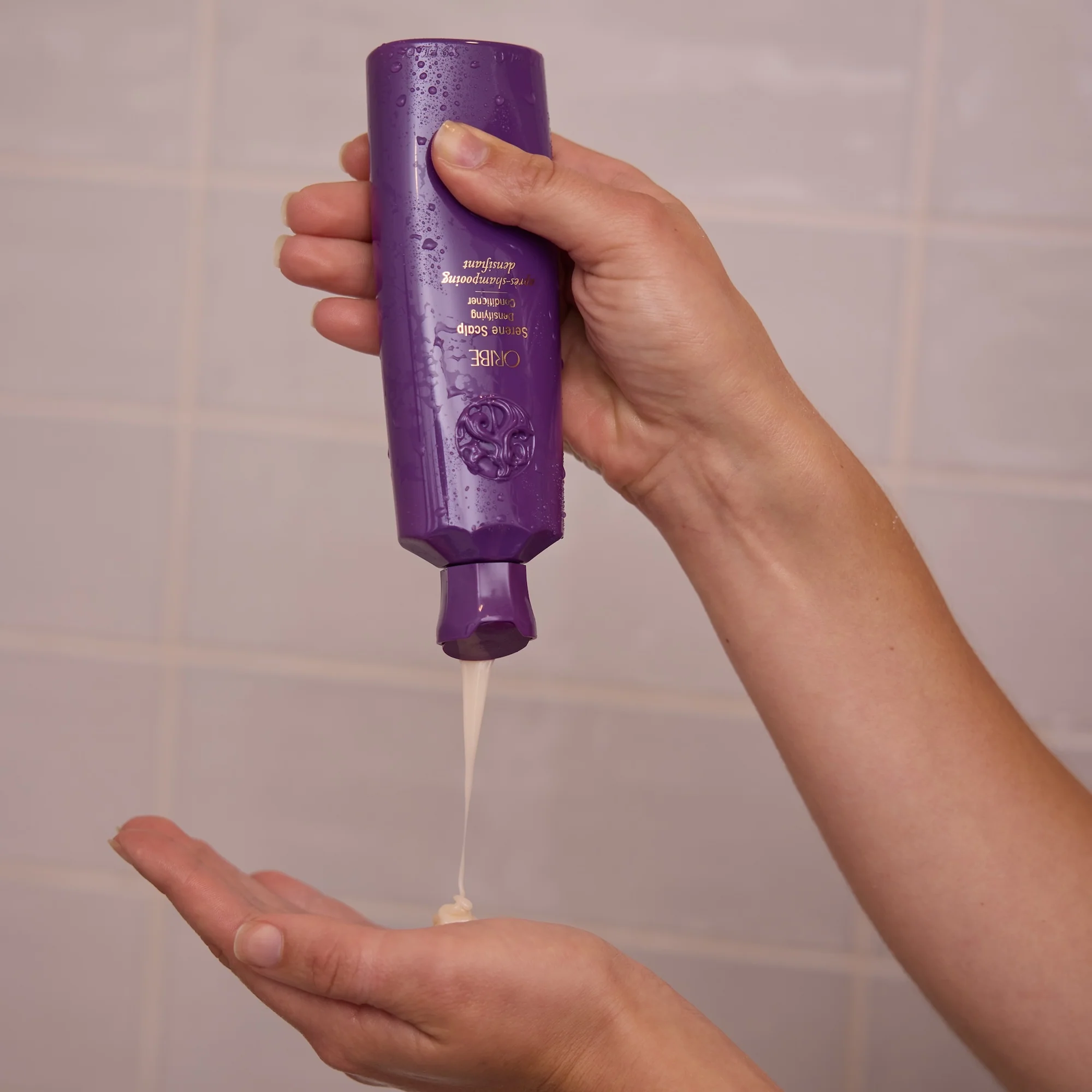 Кондиционер для укрепления и уплотнения волос Serene Scalp Densifying Conditioner ORIBE Объем 175 мл — фото 3