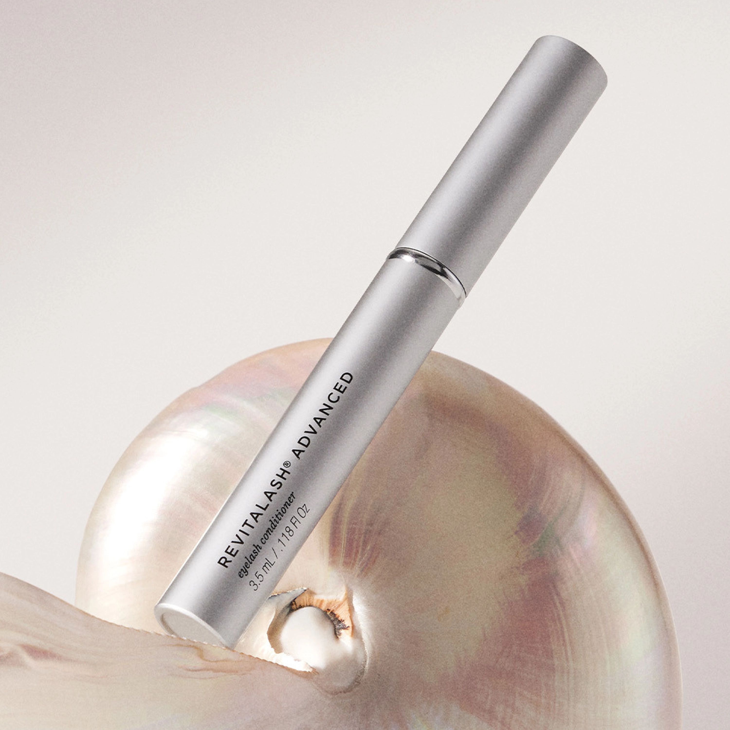 Лимитированный набор для объема и ухода за ресницами Spotlight On Lashes Collection REVITALASH — фото 7