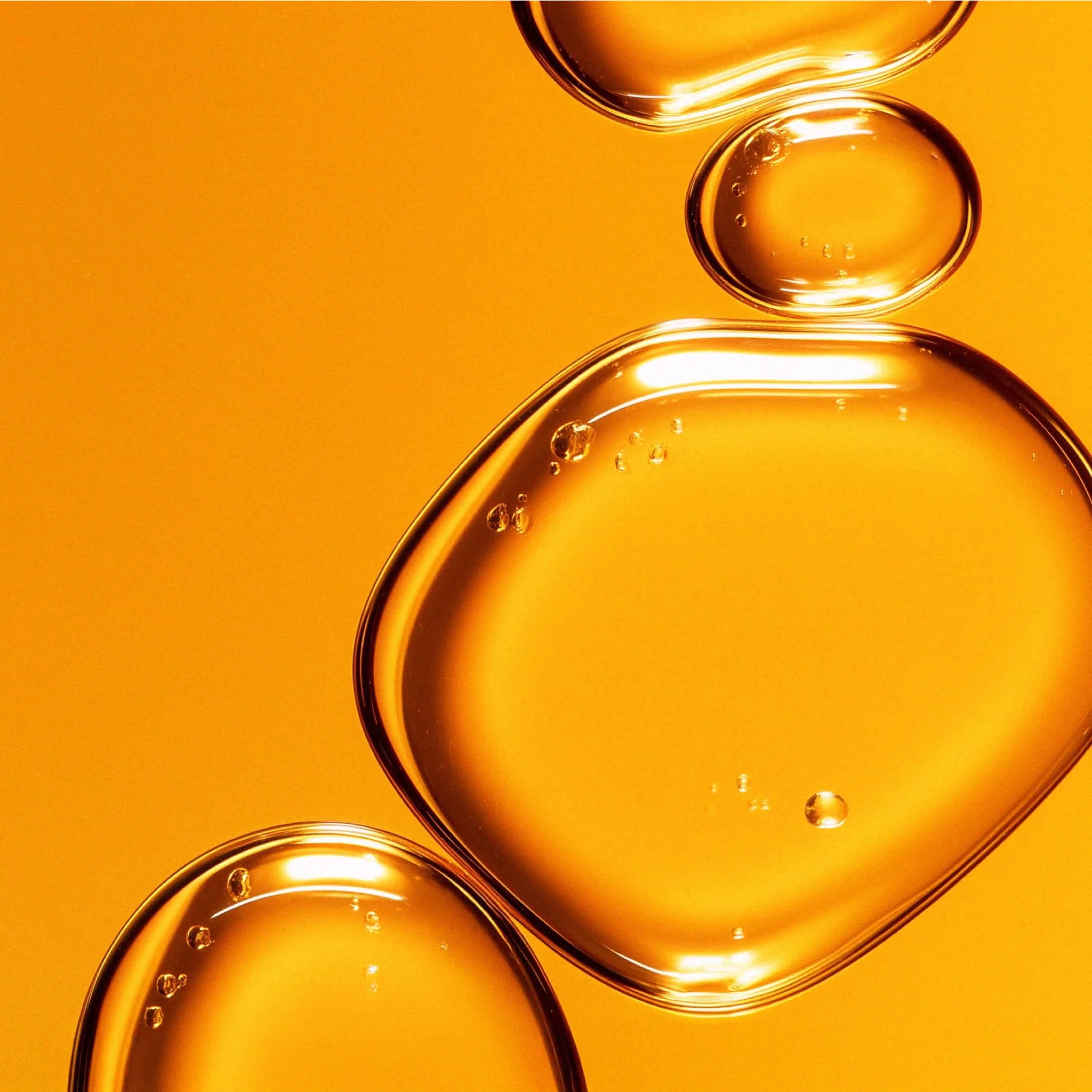 Сироватка для сяйва та пружності шкіри The Glow Serum – Skin-Elevating Radiance Serum MANTLE Обʼєм 30 мл — фото 2