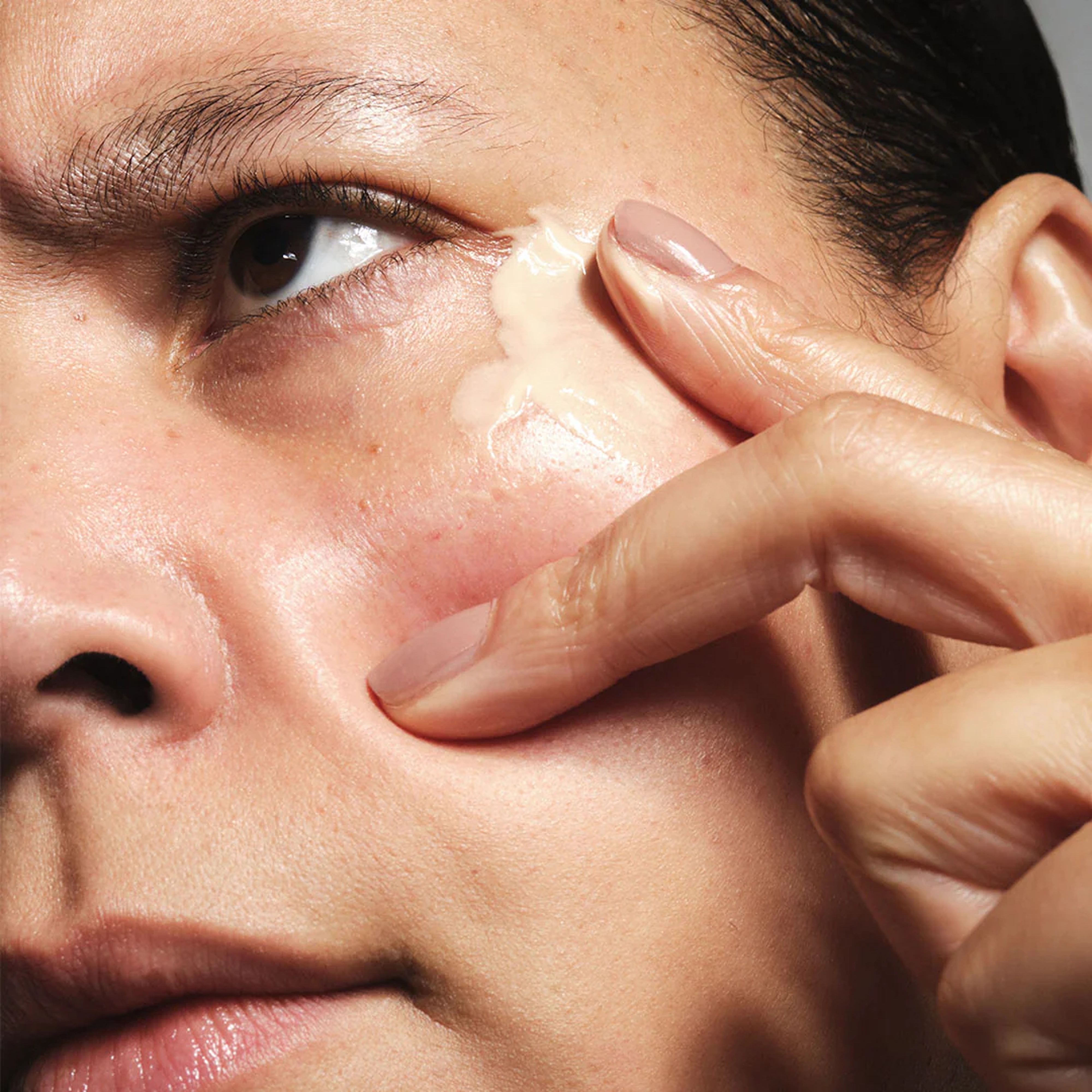 Крем для шкіри навколо очей проти набряків і темних кіл The Eye De-Puffer – Brightening + De-Puffing Eye Cream MANTLE Обʼєм 15 мл — фото 7