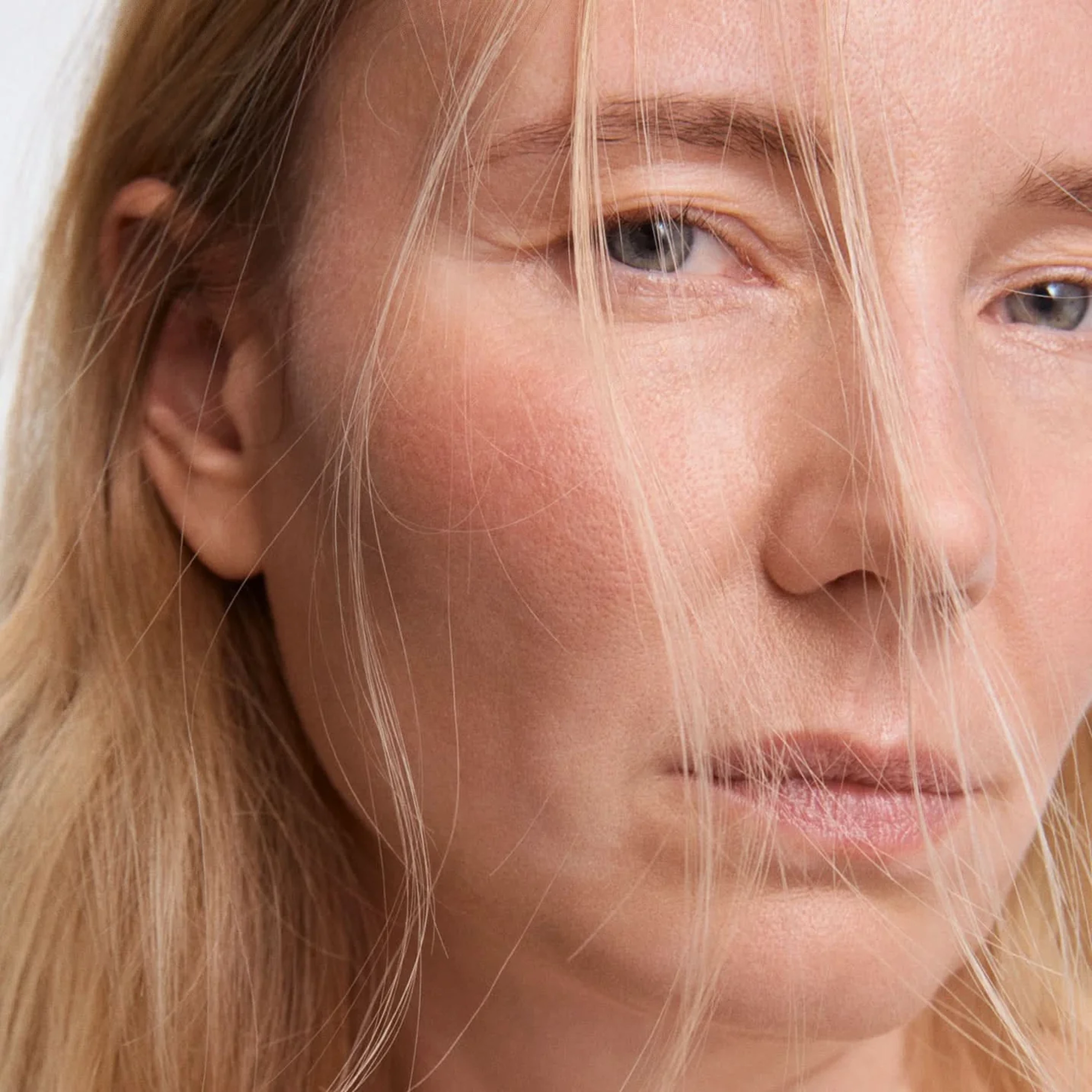 Пептидная сыворотка для упругости и гладкости кожи The Smoothing Serum – Elasticity-Boosting Peptide Complex MANTLE Объем 30 мл — фото 5