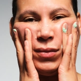 Сироватка з інкапсульованим ретинолом для оновлення шкіри The Retinol Serum – Transformative Vitamin A Complex MANTLE Обʼєм 30 мл — фото 4