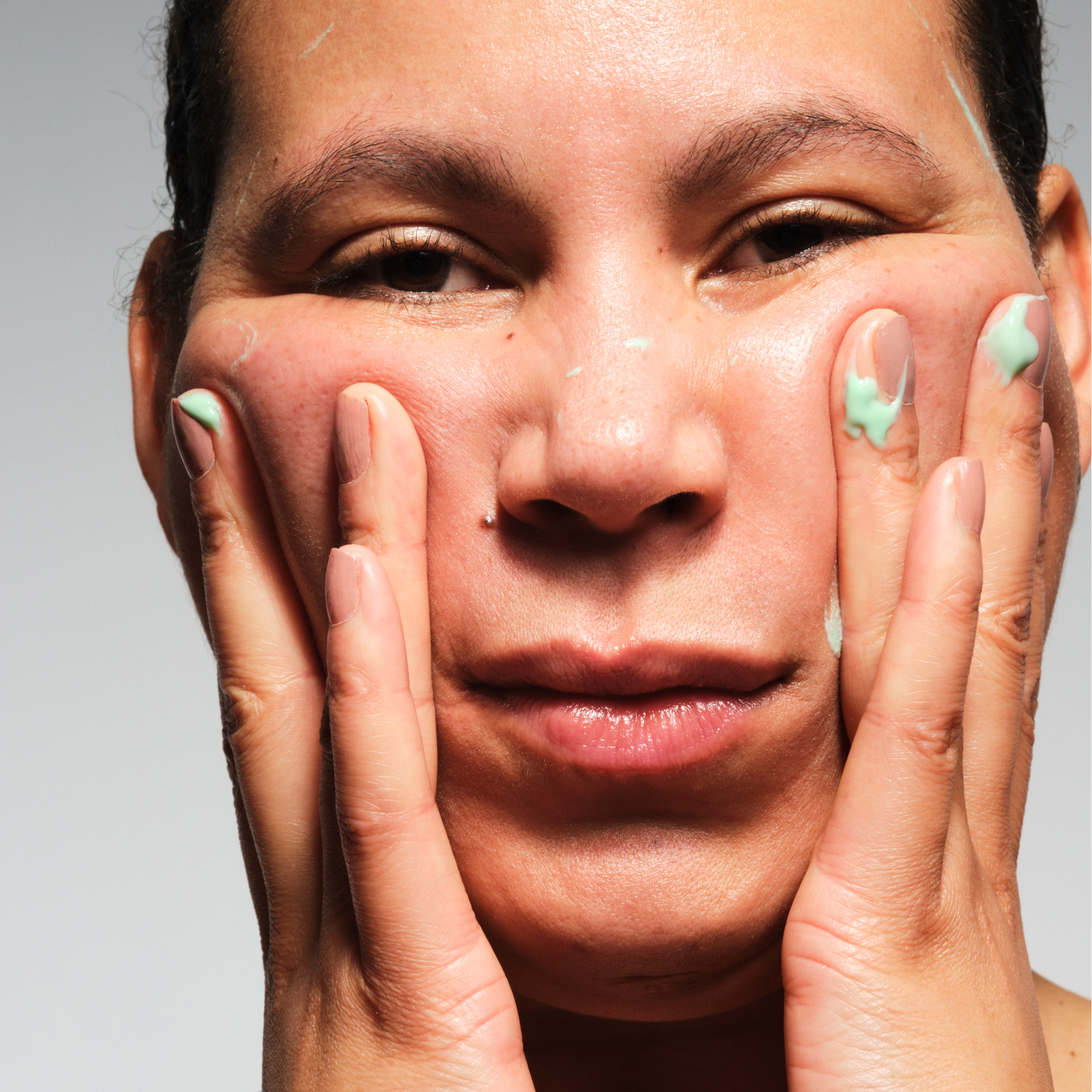 Сироватка з інкапсульованим ретинолом для оновлення шкіри The Retinol Serum – Transformative Vitamin A Complex MANTLE Обʼєм 30 мл — фото 4