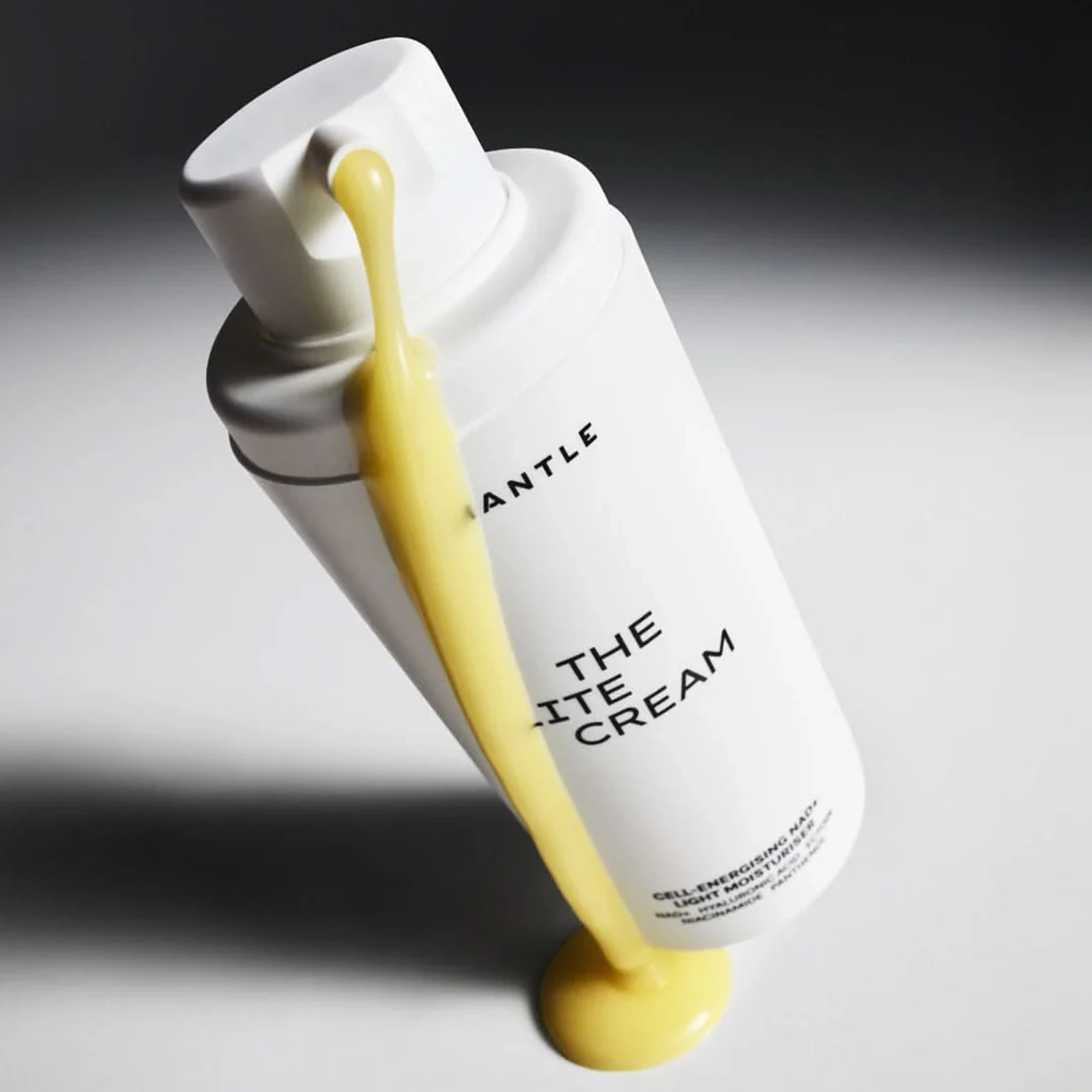 Легкий зволожувальний крем для обличчя з NAD+ та ніацинамідом The Lite Cream – Cell-Energising NAD+ Light Moisturiser MANTLE Обʼєм 50 мл — фото 3