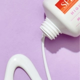 Ежедневный увлажняющий крем для рук SPF 30 The One For Your Hands SPF 30 Hand Cream with Hyaluronic Acid HELLO SUNDAY Объем 30 мл — фото 3